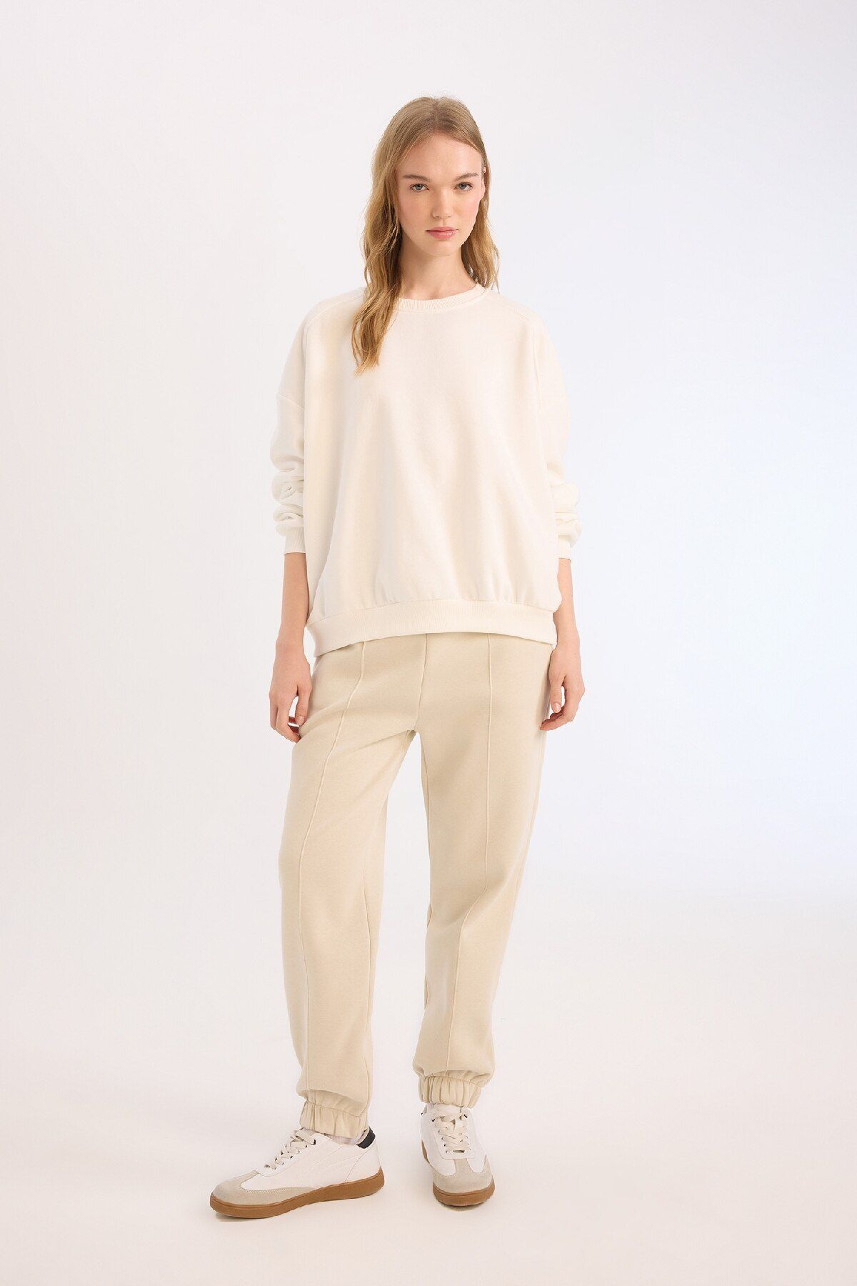 DeFacto-Thick Jogger Sweatpants - with Straight Pockets and Elastic Waist E6300Ax24Wn 2