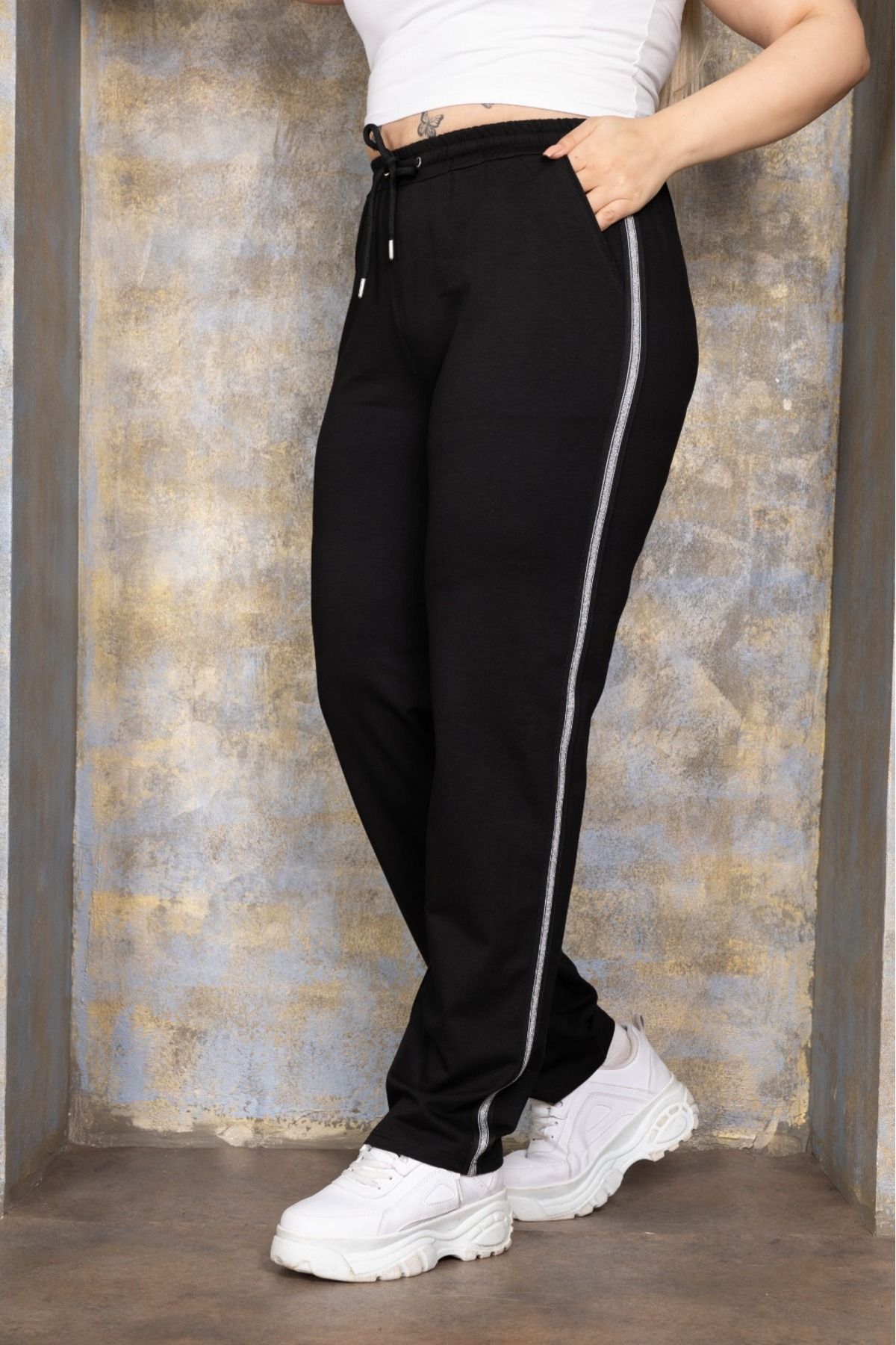 Esina-Women's Sweatpants with Pipe Leg Stripe Detail 4