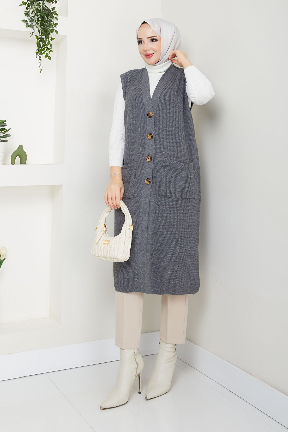 Pamuk Butik-Women's Pocketed Button Closure Knitwear Vest 3