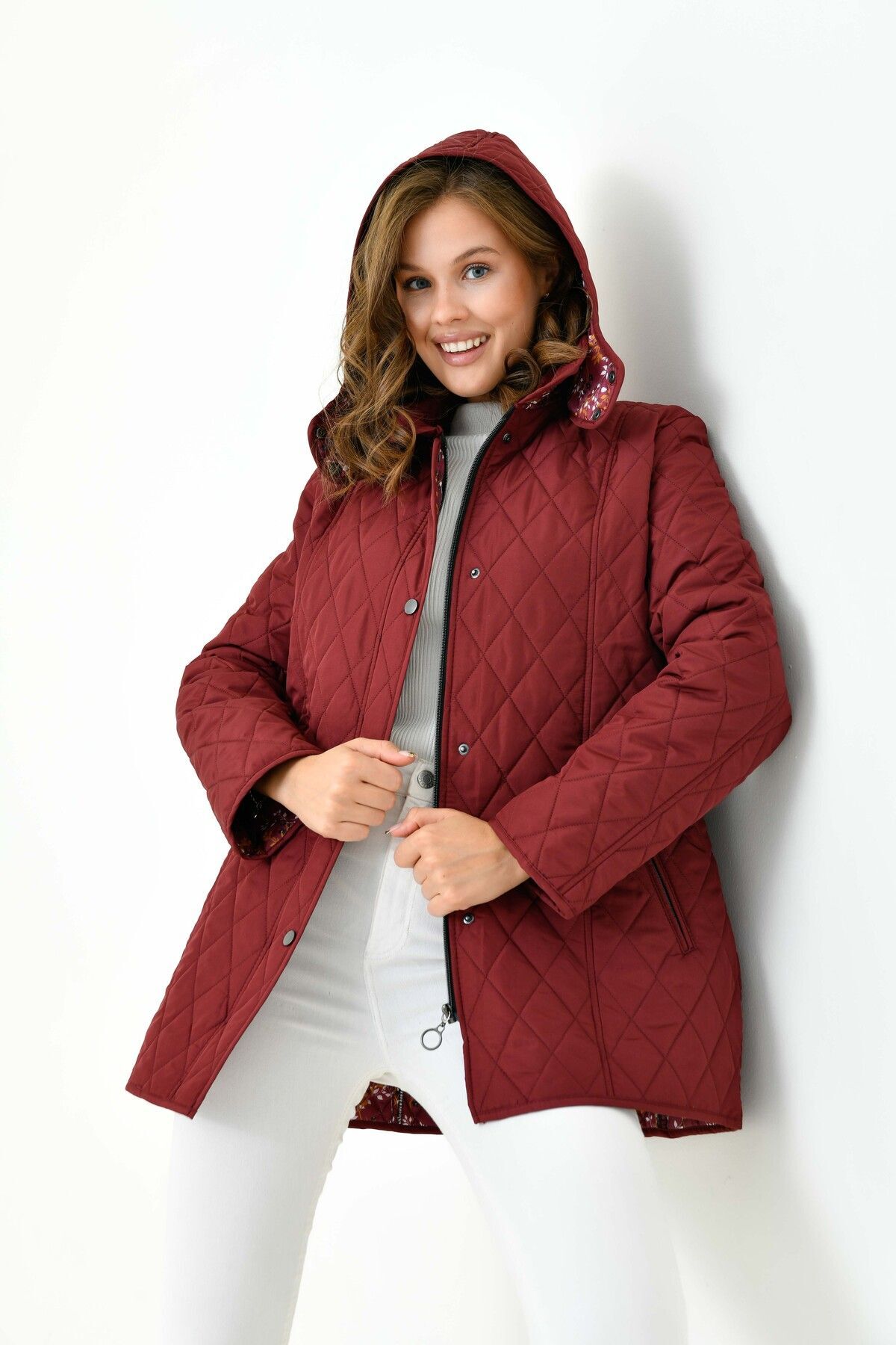 THE VOLER  Kapitone Kadın Büyük Beden Kaban Mont Kapüşonlu İçi Desenli Fermuarlı Çıtçıtlı