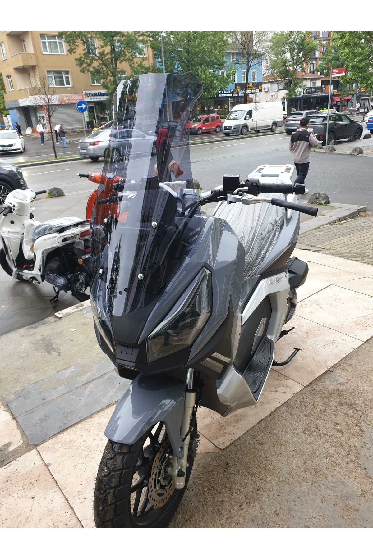 Moto Gusto Dream 150 Siperlik Ön Cam 2023-2025 Model 65cm Füme Renkli 4mm ORTA BOYLU CAM