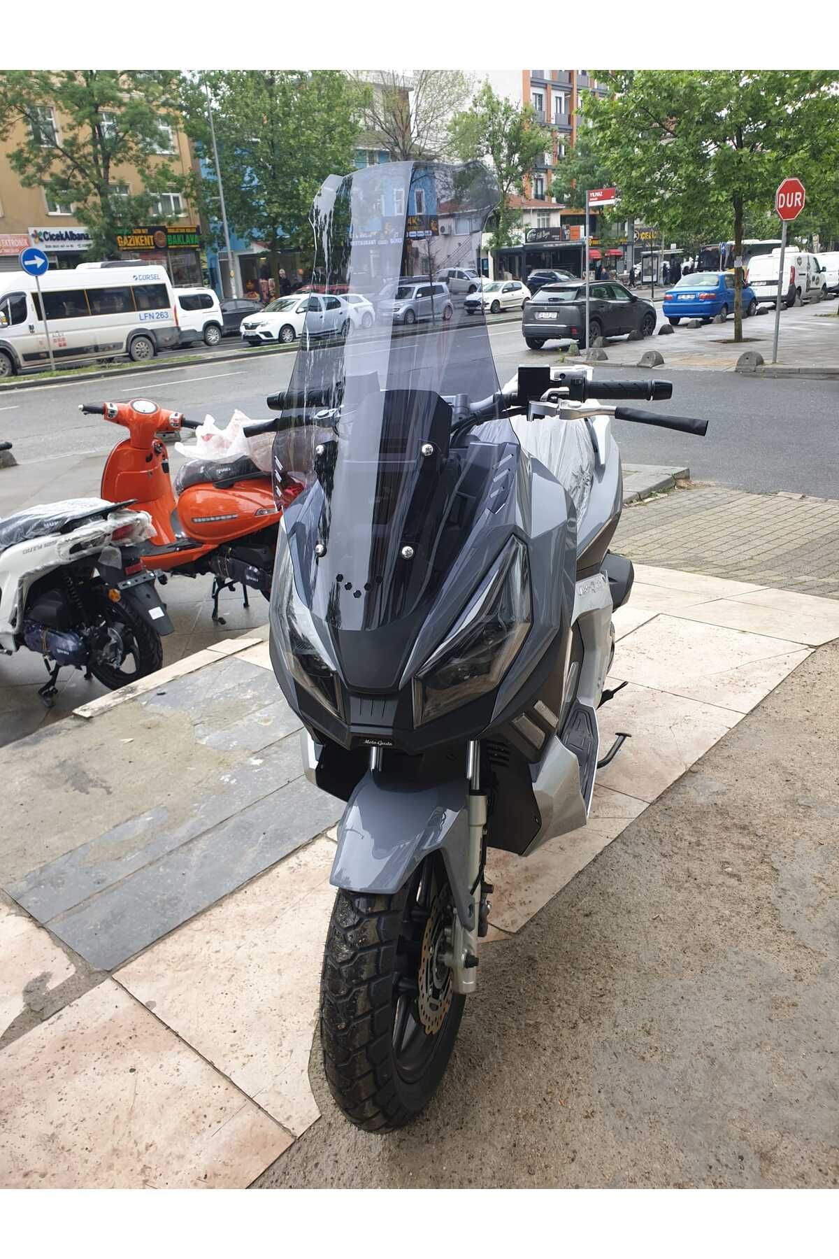 Moto Gusto Dream 150 Siperlik Ön Cam 2023-2025 Model 65cm Füme Renkli 4mm ORTA BOYLU CAM