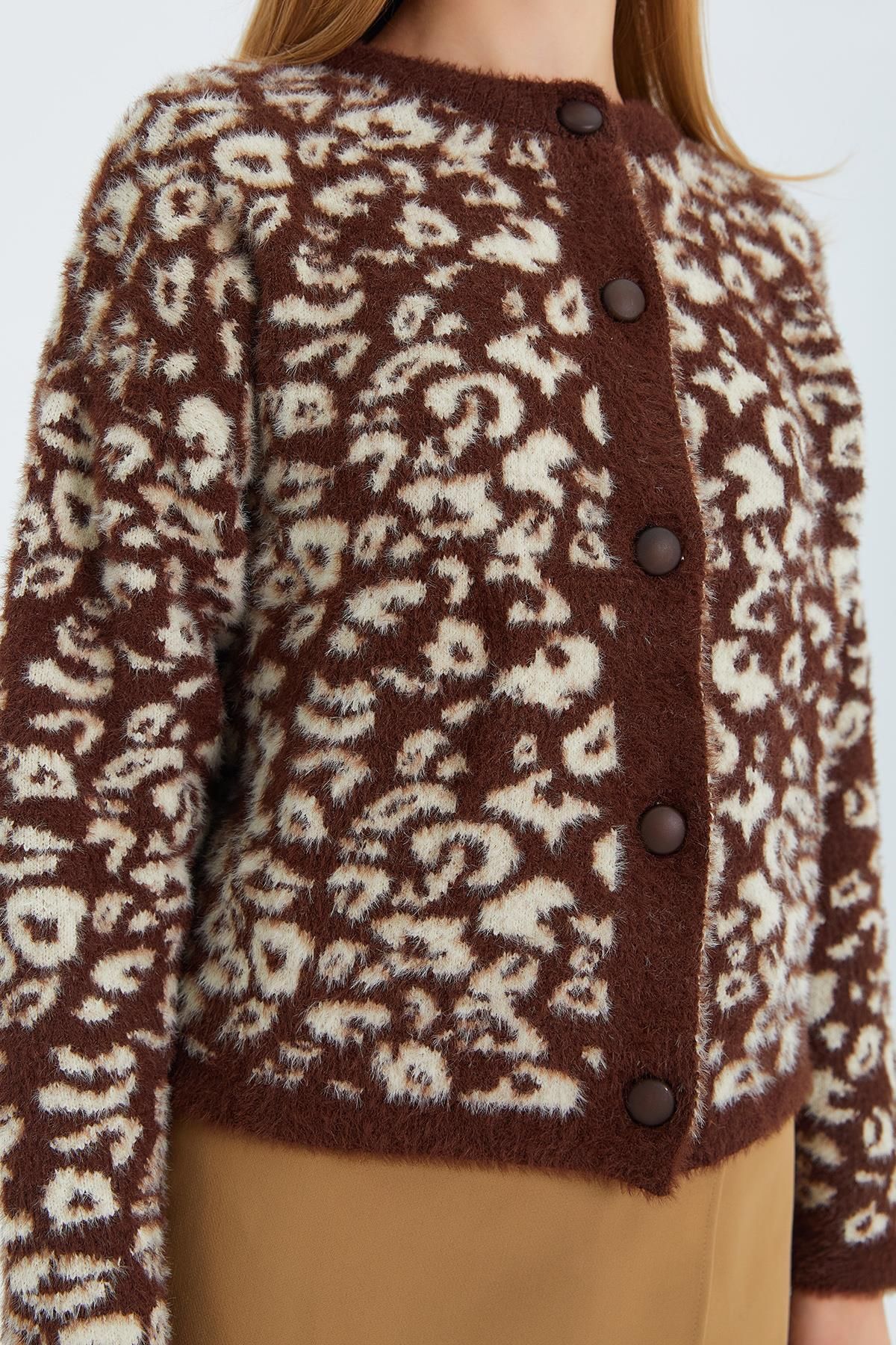 Mixray-6916 Model Women's Leopard Print Soft Cardigan - Brown Color 4