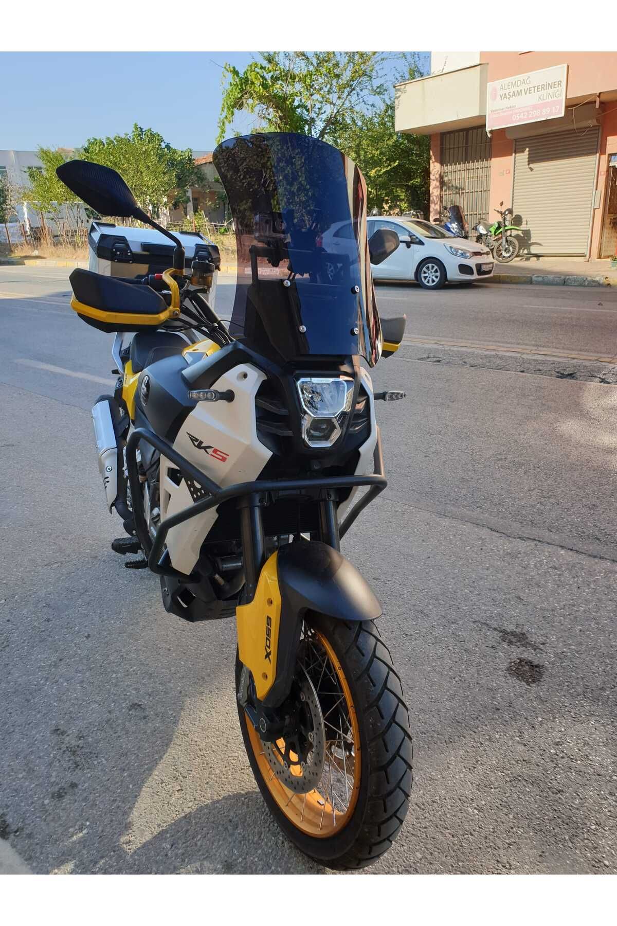 QJ SVT 650 X Siperlik Ön Cam 2023-2025 Model 50cm Siyah Renkli 4mm UZUN CAM