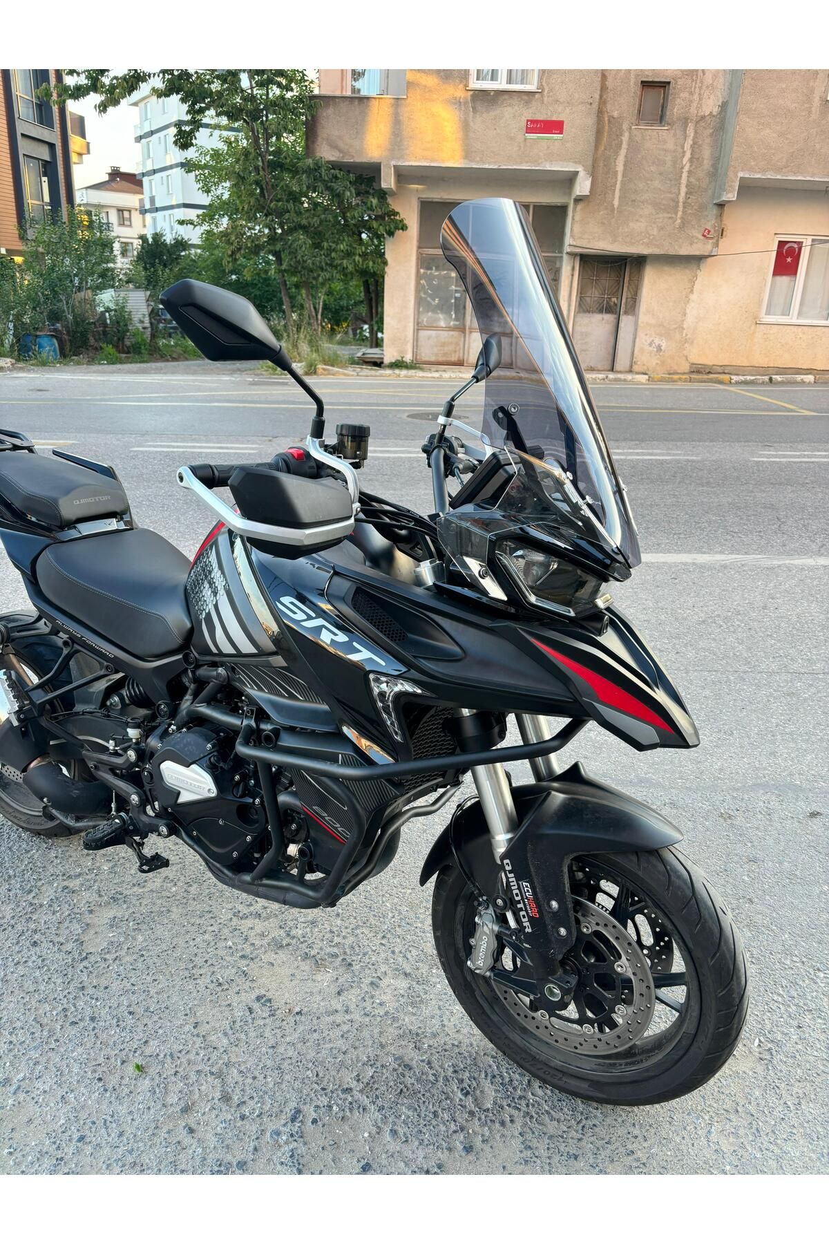 QJ SRT 800 X Siperlik Ön Cam 2023-2025 Model 61cm Füme Renkli 4mm