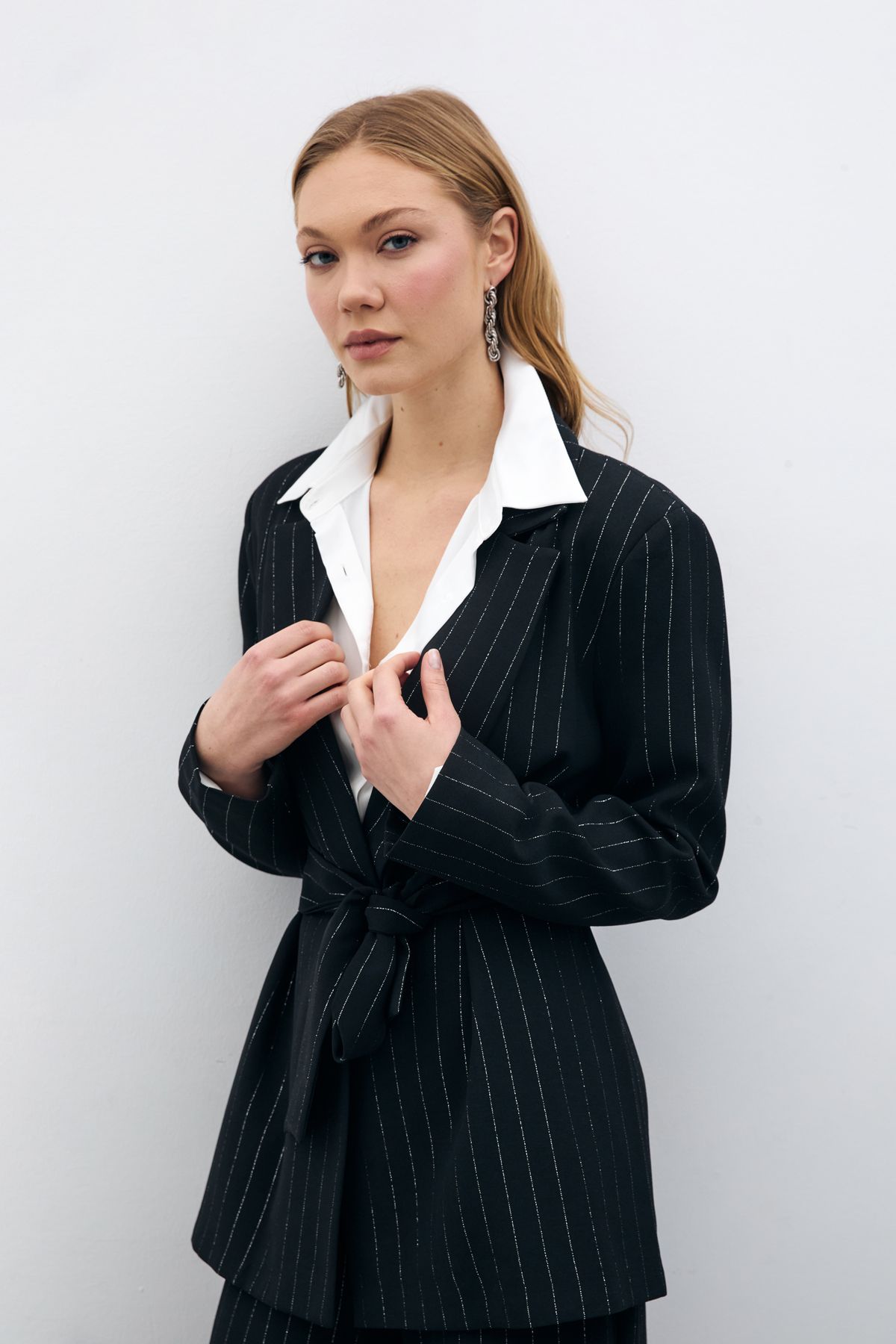 Sateen-Jachetă cu curea cu dungi argintii - DUNGĂ NEGRĂ 5