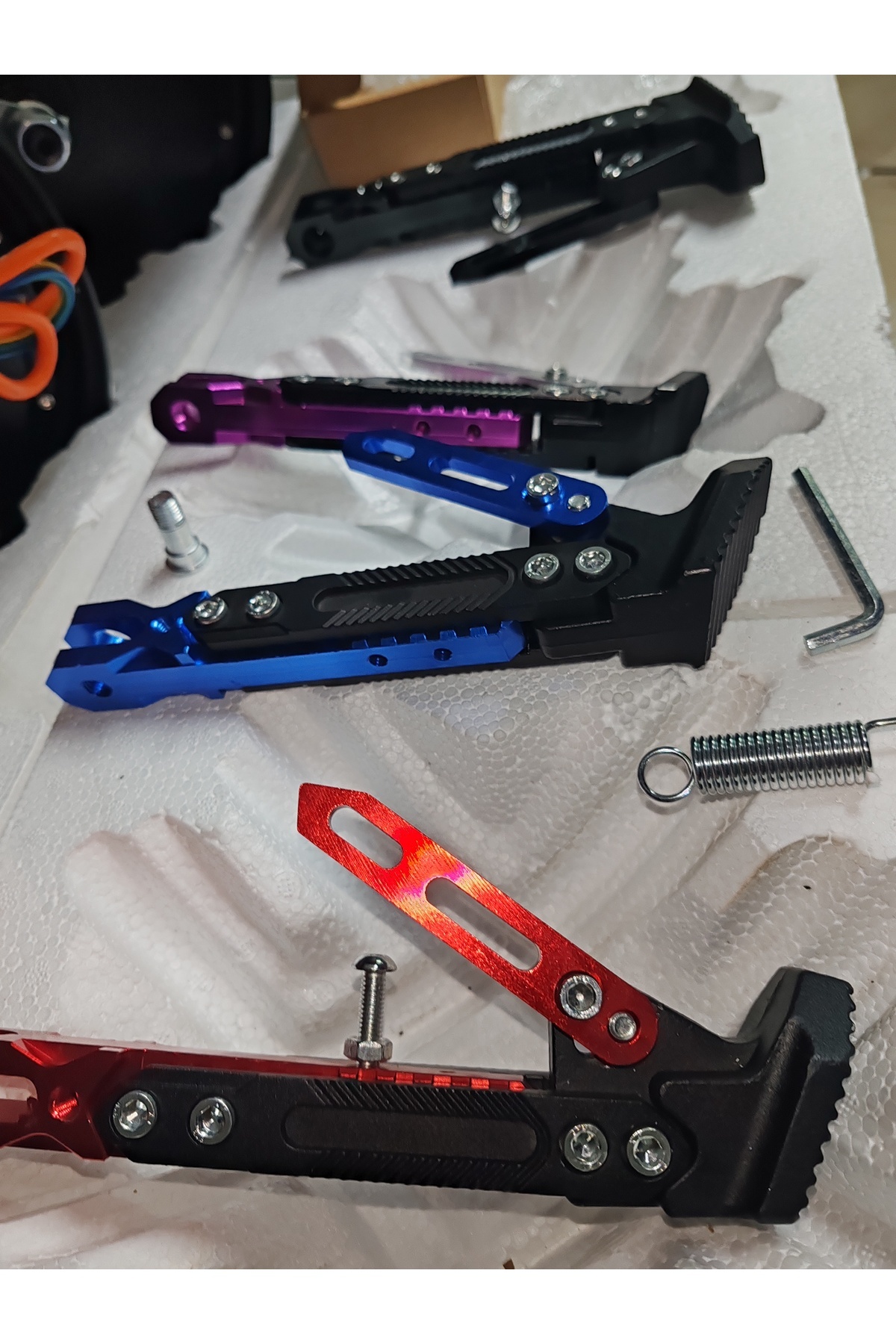 Scooter Modifiye motorsiklet yan sehpa Ayarlanabilir boy özeliği var