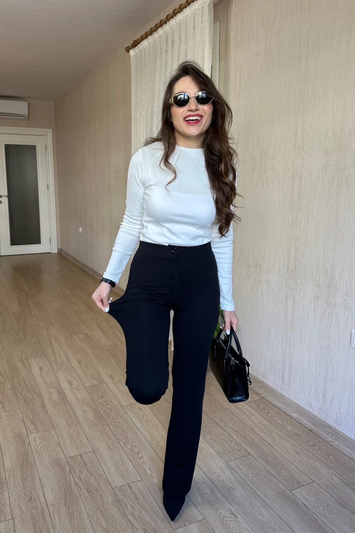 Duygu Şahin Sert  Lisa Çımalı Likralı Krep Kumaş Pantolon