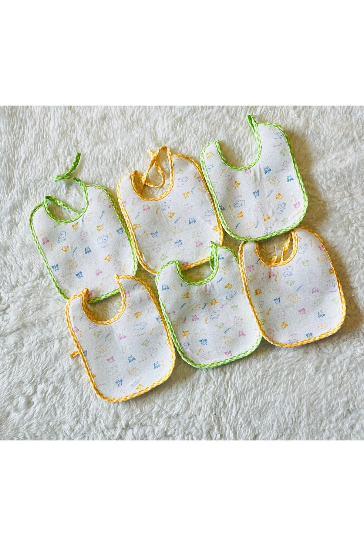 anne dokunuşu gibi KUZUM BEBE 6 lı Karışık Renk Sıvı Geçirmez Bagcıklı Bebek Mama Önlüğü