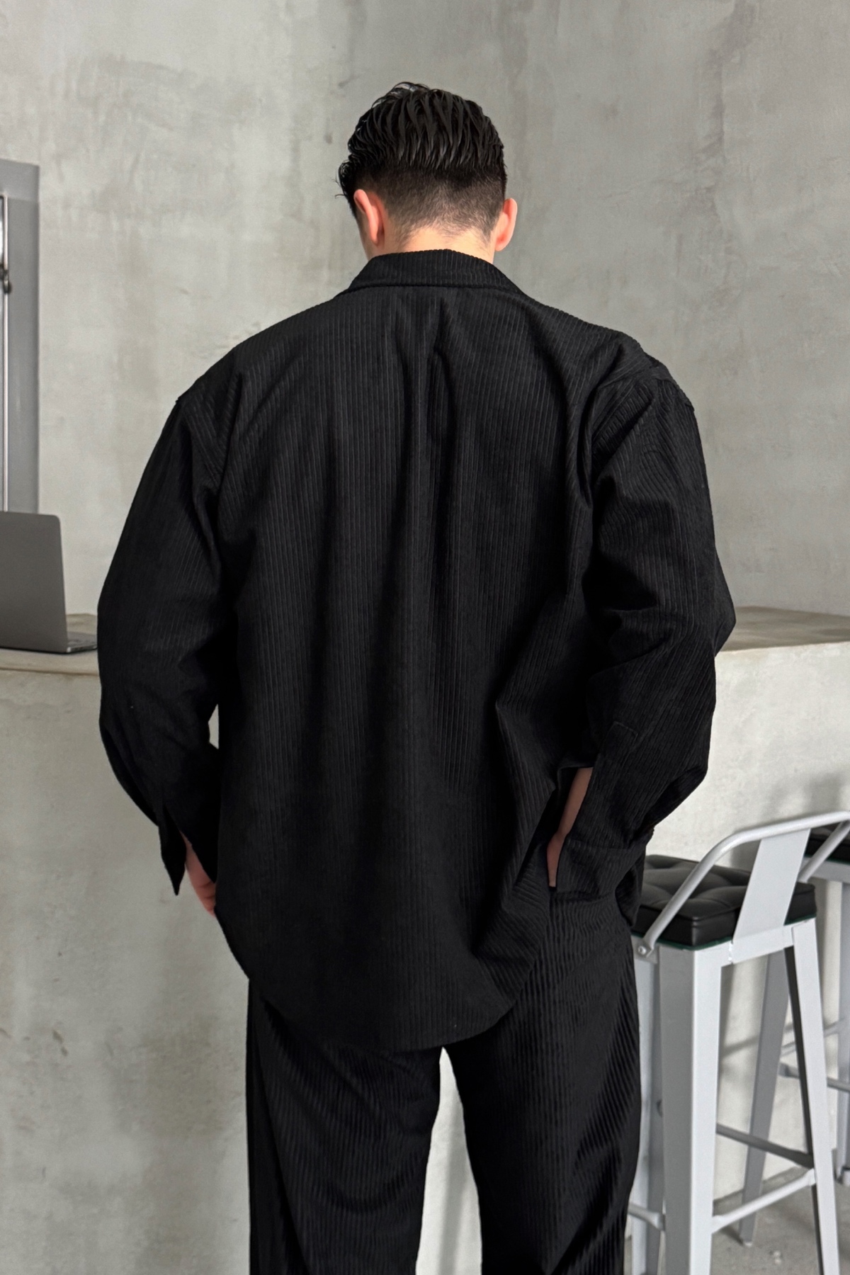 Erkek Oversize Kesim Kadife Gömlek — مشکی HY-03595 — تصویر 7 از 8