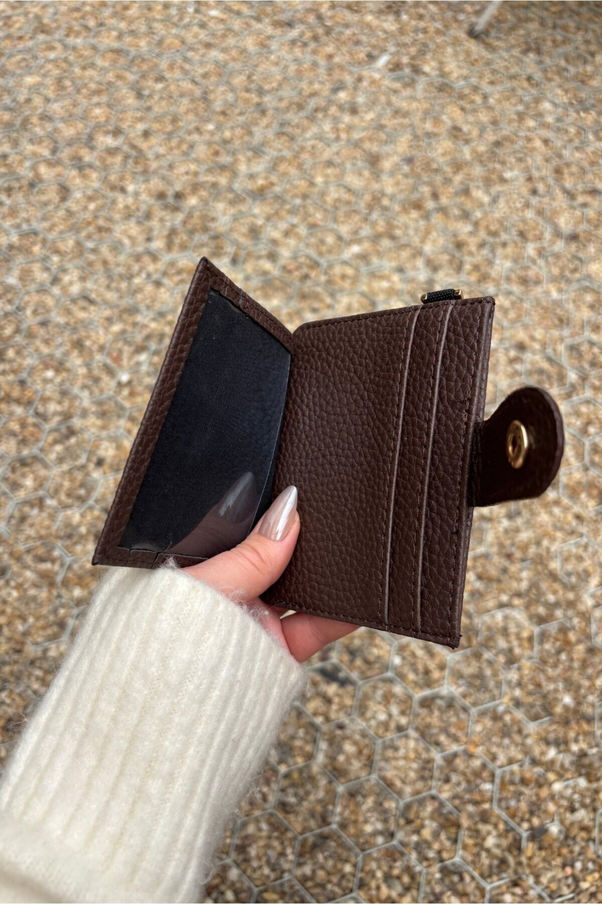 Yuka Atelier Velina Anahtarlık ve Kartlık Detaylı Minimal Cüzdan görsel 5