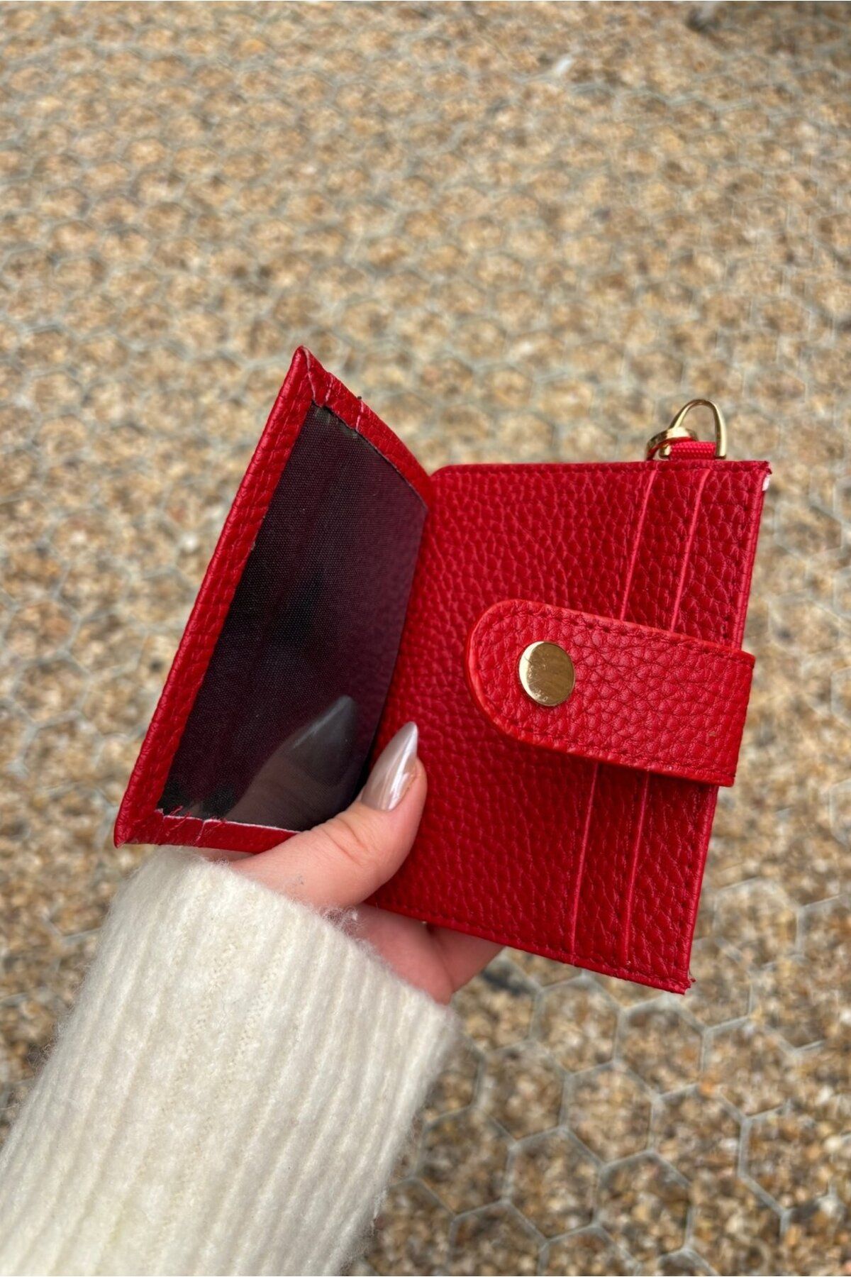 Yuka Atelier-Velina Minimal Wallet with Keychain and Card Holder Detail 4