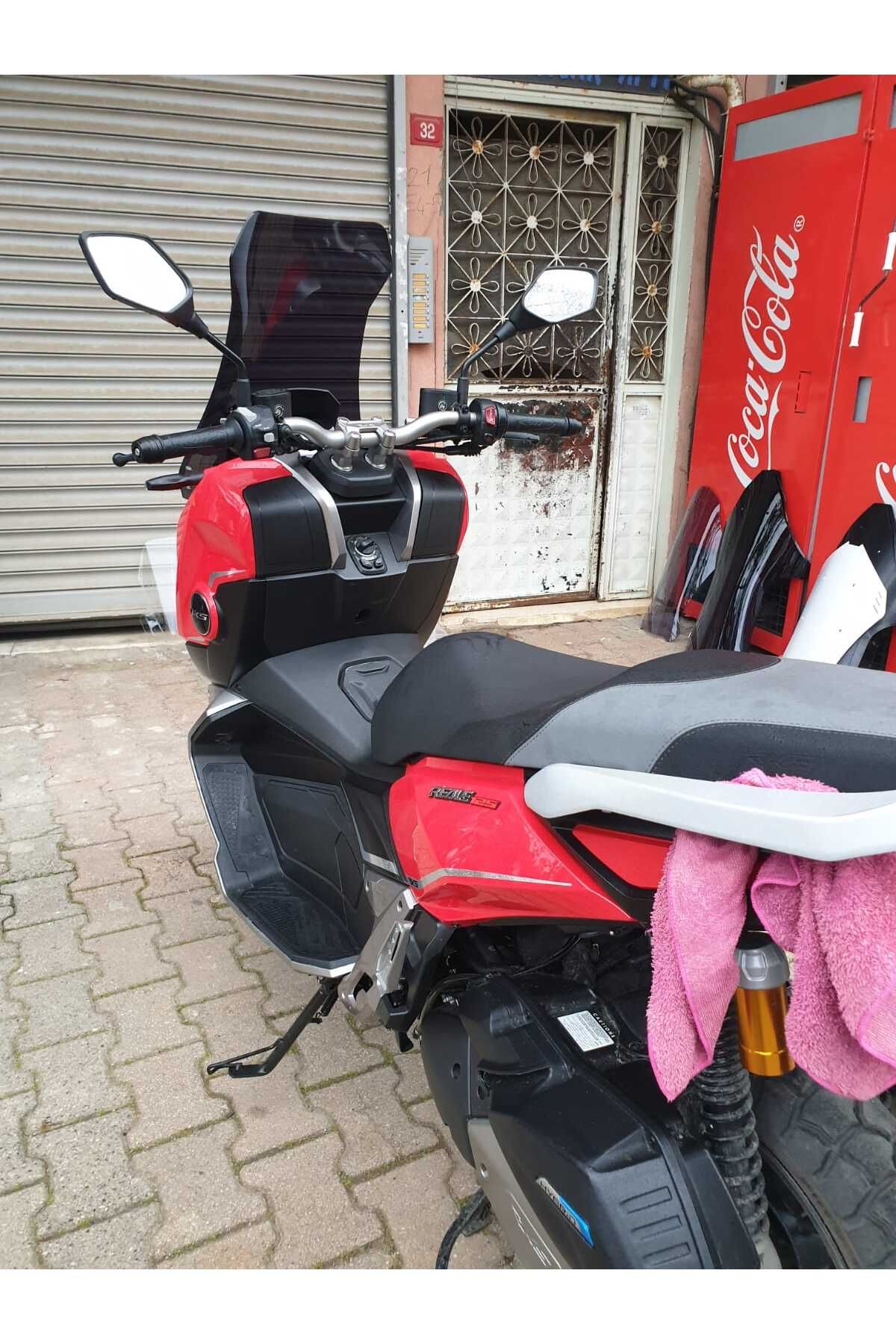 RKS Reale 125 Siperlik Ön Cam 2023-2025 Model 65cm Siyah Renkli 4mm ORTA BOYLU CAM
