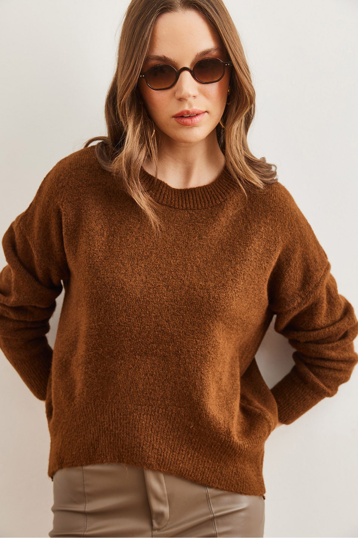 Olalook-Women's Bitter Brown Bottom Oval Crew Neck Basic Knitwear Pullover KZK- 19000914 3