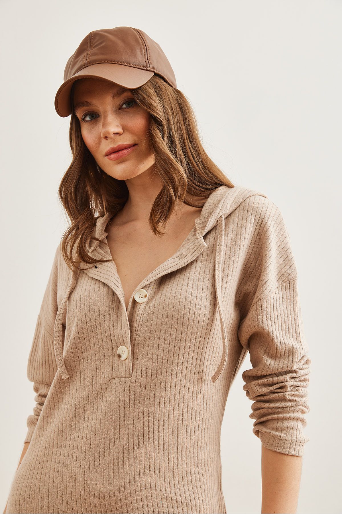 Kadın Camel Düğmeli Kapşonlu Oversize Fitilli Maxi Elbise ELB-19002319