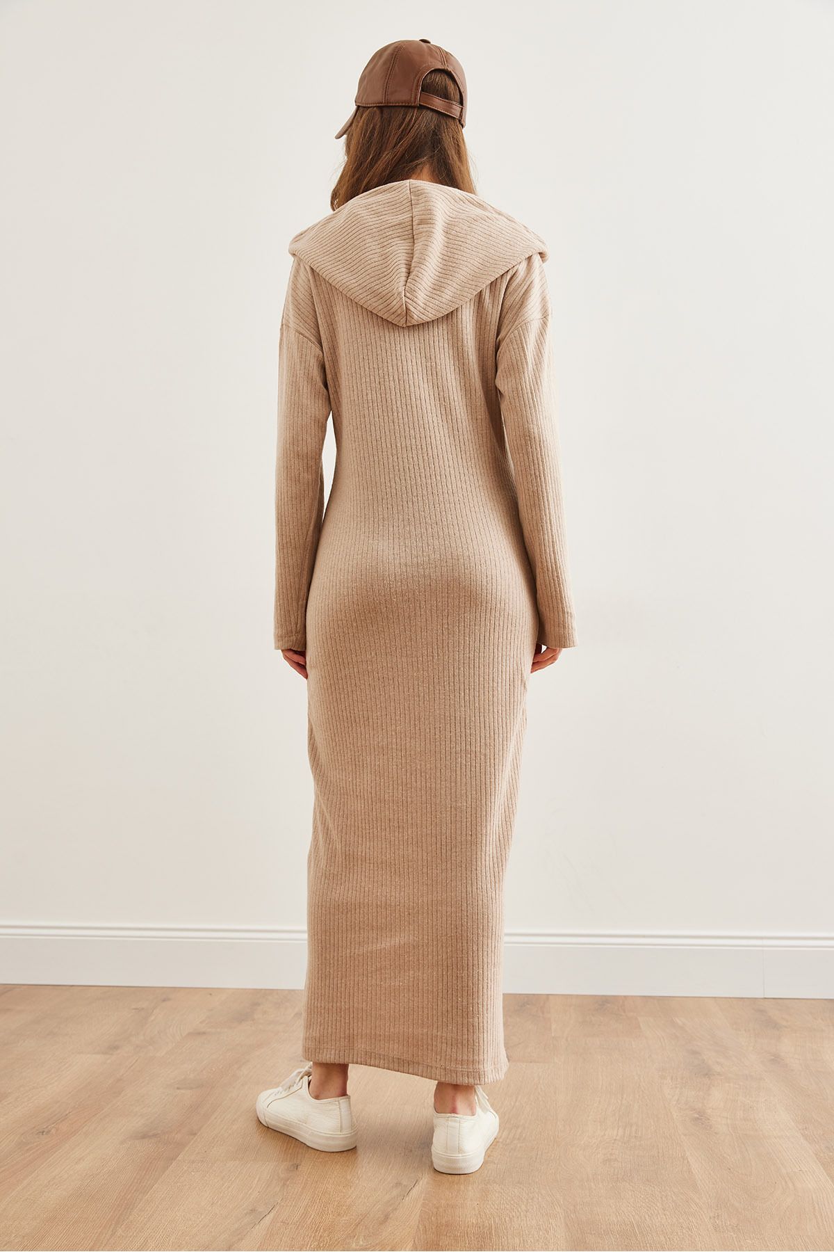 Kadın Camel Düğmeli Kapşonlu Oversize Fitilli Maxi Elbise ELB-19002319