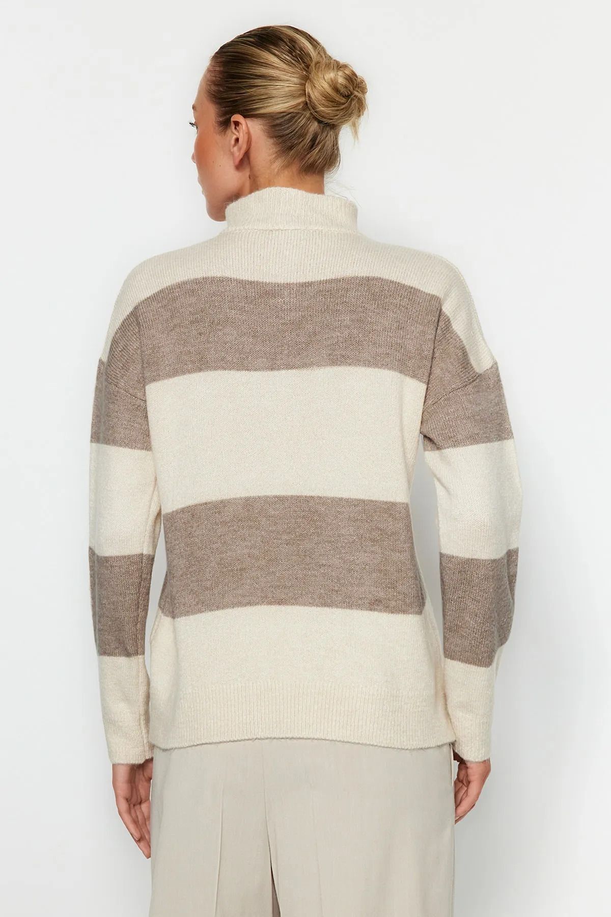 Trendyol Collection-Weich strukturierter beige Strickpullover – weite Passform, Reißverschluss TWOAW22KZ0424 5