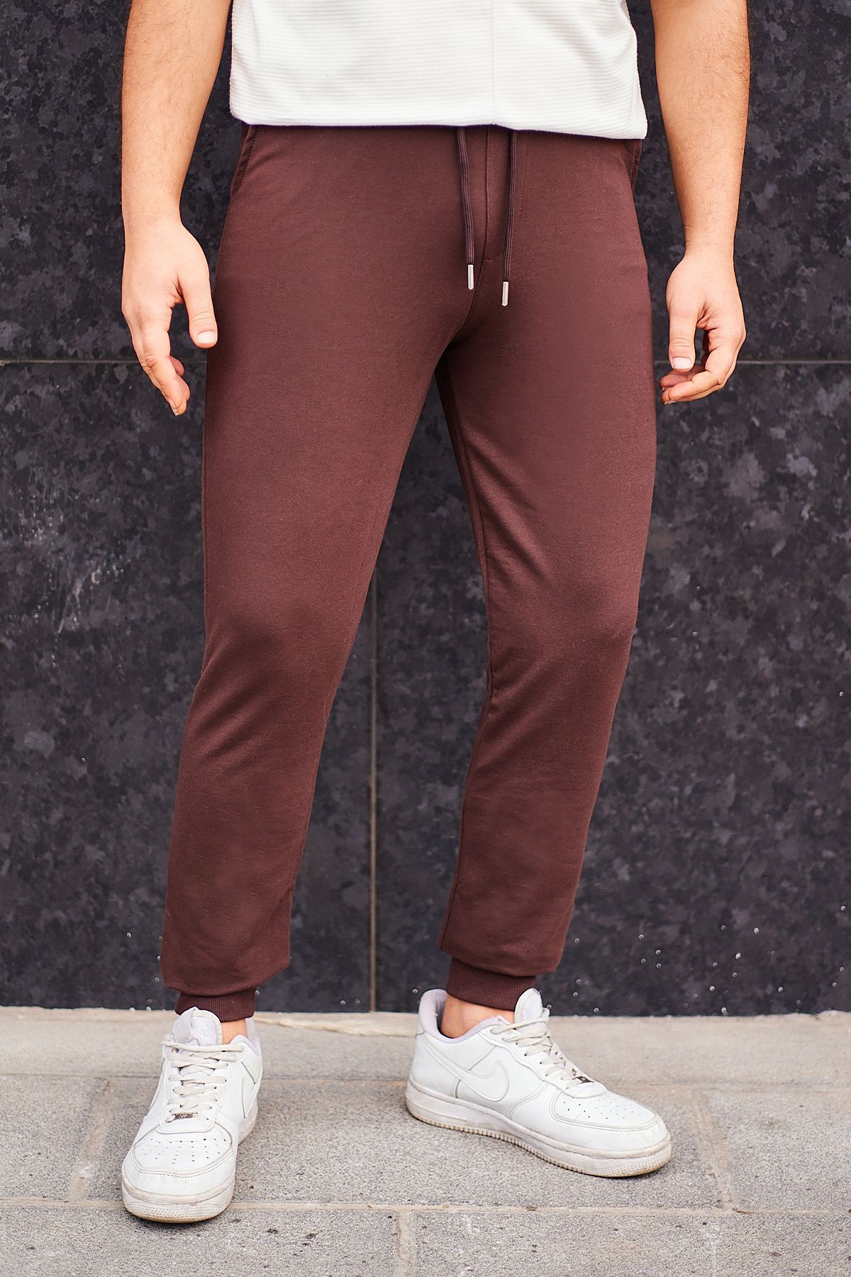 Trendyol Collection-Braune Jogger-Jogginghose mit normaler Passform – elastisches Bein TMNSS20EA0053 4