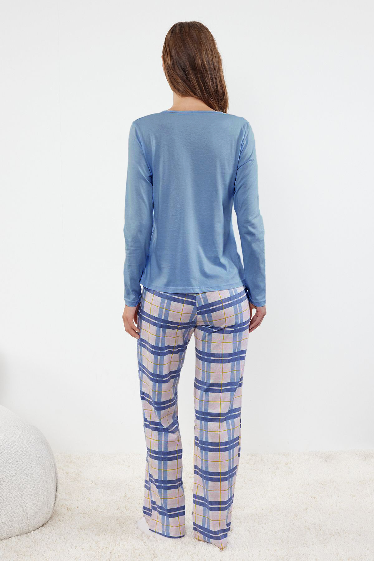 Trendyolmilla  Mavi %100 Pamuklu Ekoseli Bağlama ve Düğme Detaylı Örme Pijama Takımı THMAW25PT00004 - Görsel 5