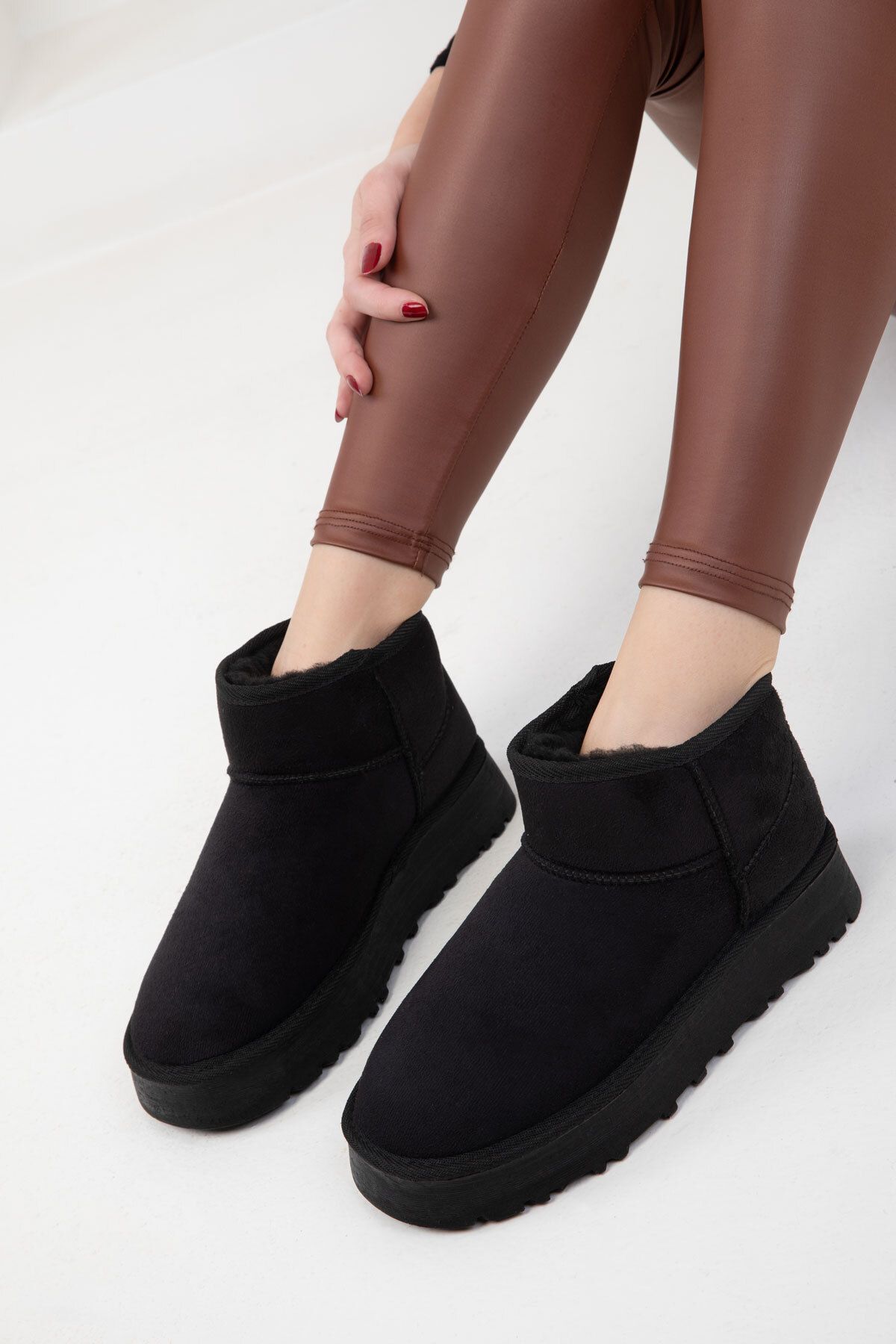 SOHO-Dámské černé semišové boty - 19761 Model Bootie 3
