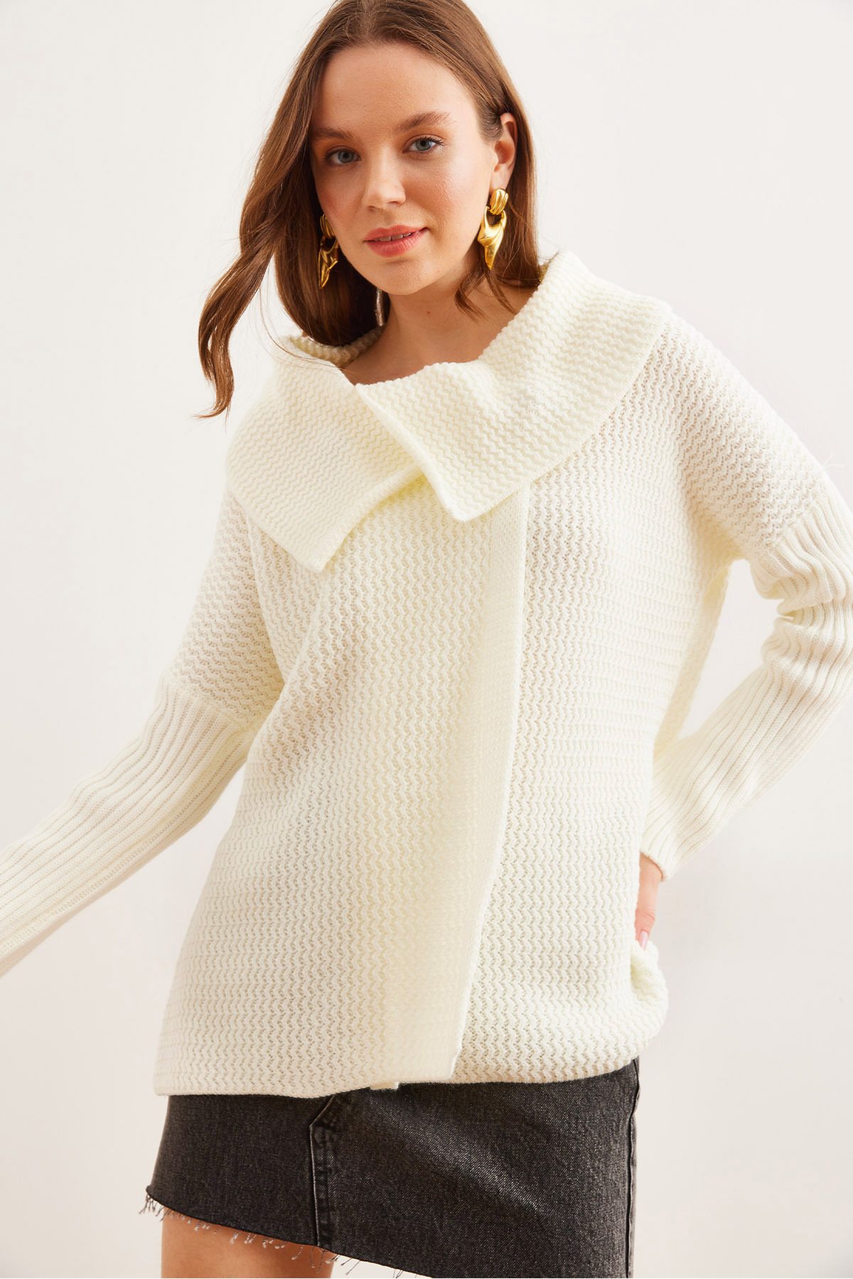 Women's Ecru Anvelop Neck Buttoned Knitwear CardiganHRK-19000326