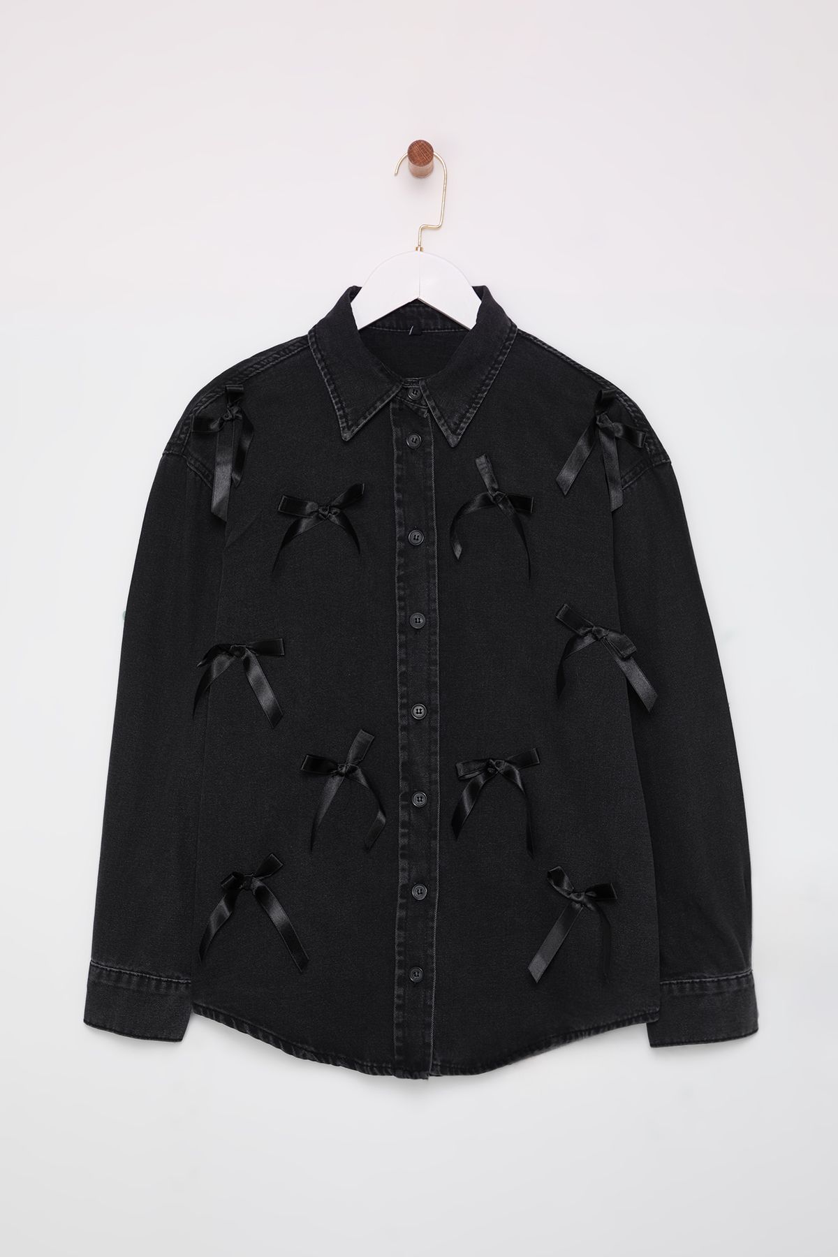 Trendyol Collection-Denim Oversize Shirt with Black Bow/Ribbon Detail Twoss25Go00002 6