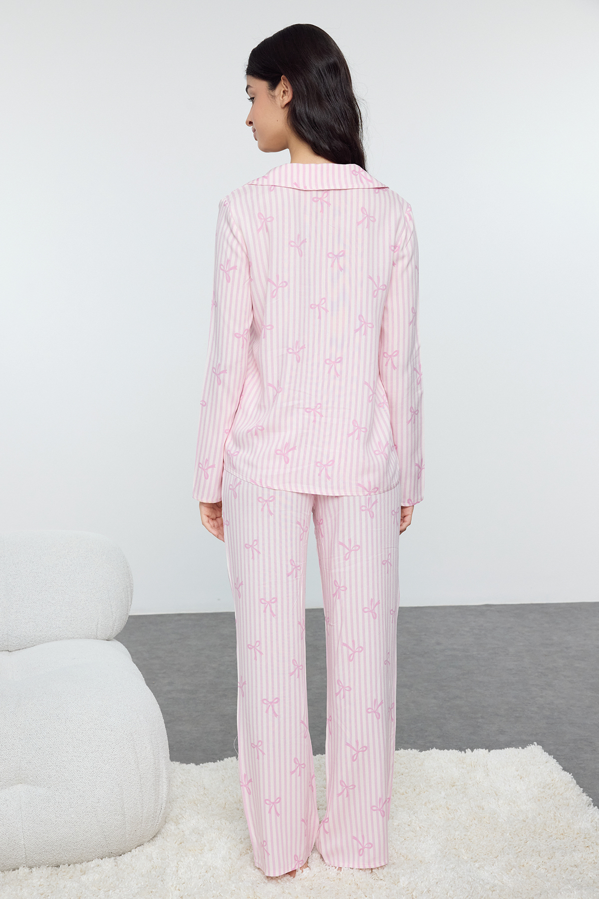 Trendyolmilla  Açık Pembe Kurdele/Fiyonklu Viskon Dokuma Pijama Takımı THMAW21PT0936 - Görsel 5