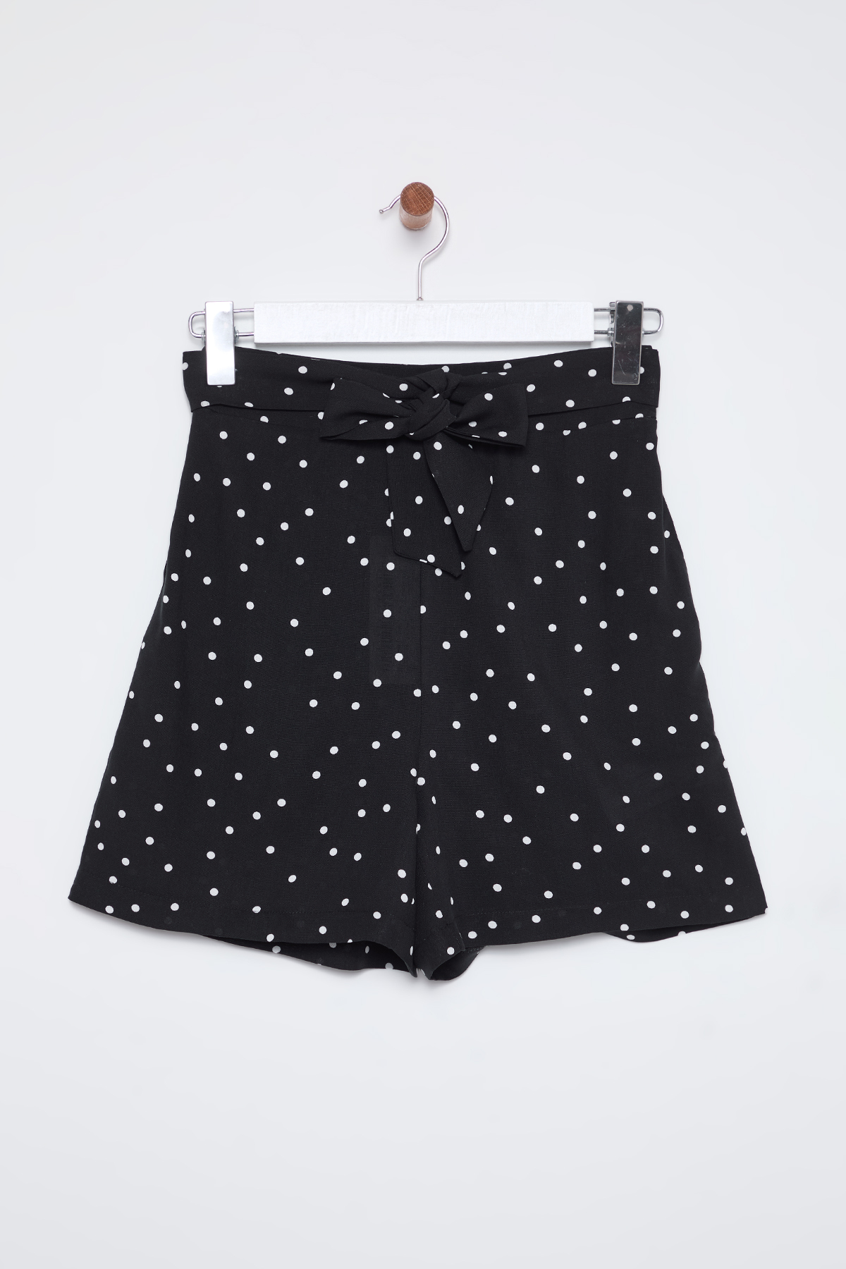 Trendyolmilla  Siyah Rahat Kesim Kuşaklı Puantiyeli Şort & Bermuda TWOSS25SR00008 - Görsel 7