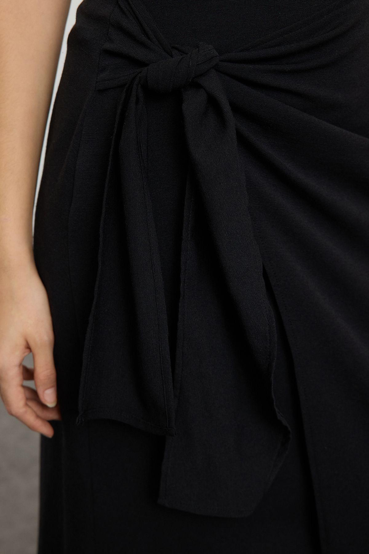 Trendyol Modest-Čierna dvojradová šnurovacia sukňa Tctss24Ee00002 4
