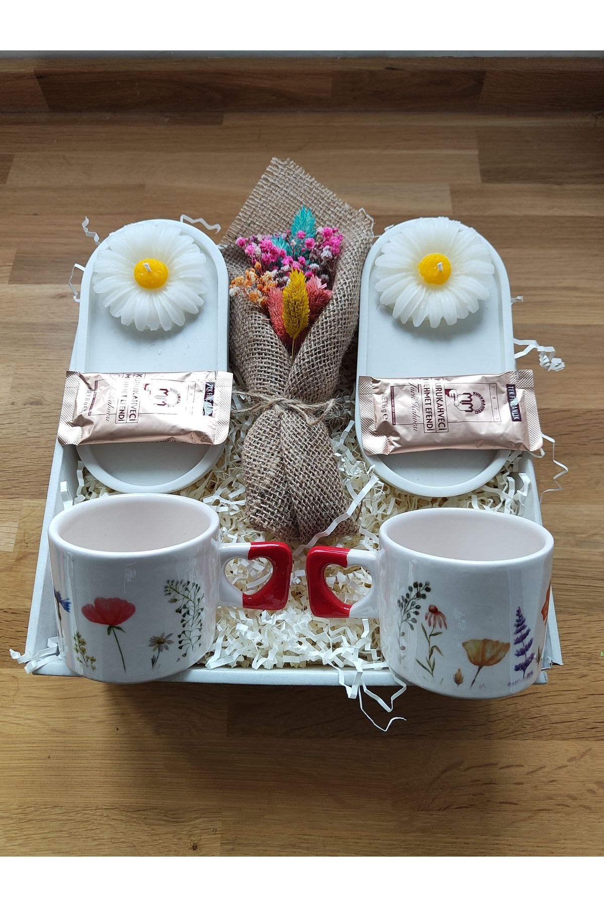 coffret cadeau double tasse en céramique assiette de présentation bougie marguerite café turc à boire à lunité bouquet de fleurs sèches