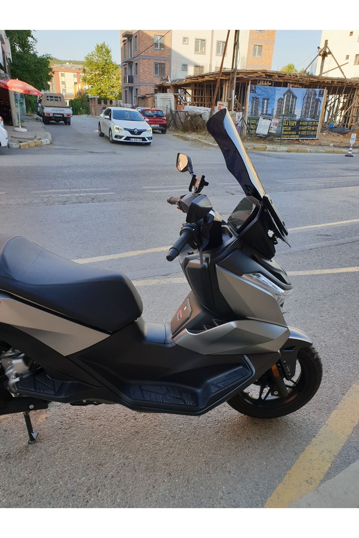 Voge SR3 Siperlik Ön Cam 2023-2025 Model 70cm Siyah Renkli 4mm