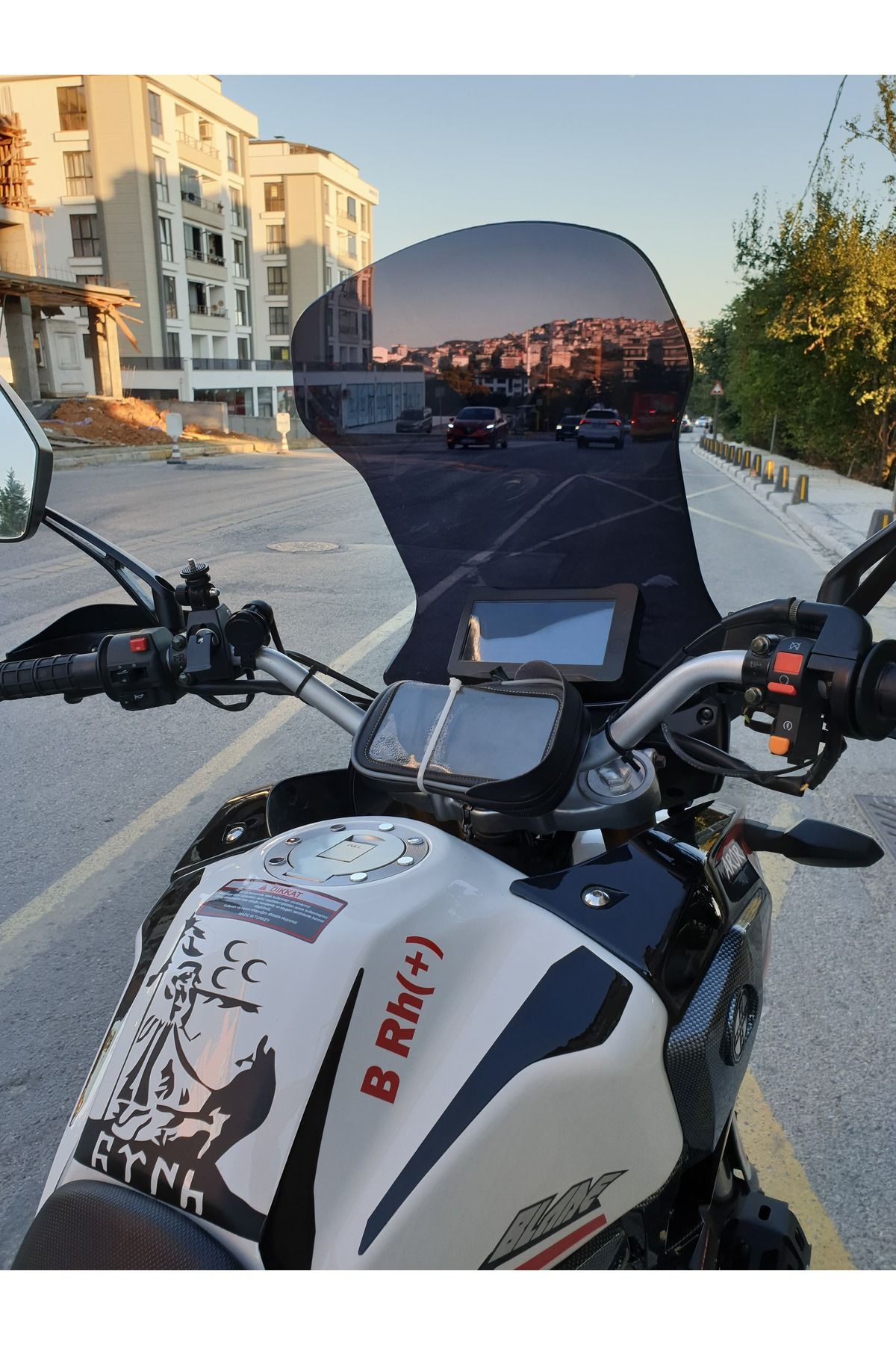Arora CR 250 Siperlik Ön Cam 2025 Model 55cm Siyah Renkli 4mm