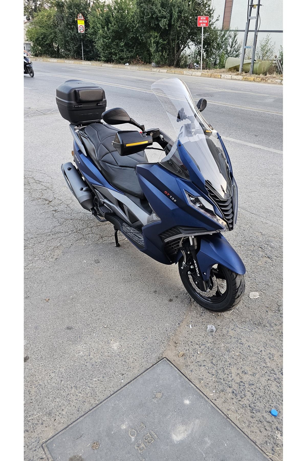Arora GT 125 250 Siperlik Ön Cam 2023-2025 Model 83cm Şeffaf Renkli 4mm UZUN CAM