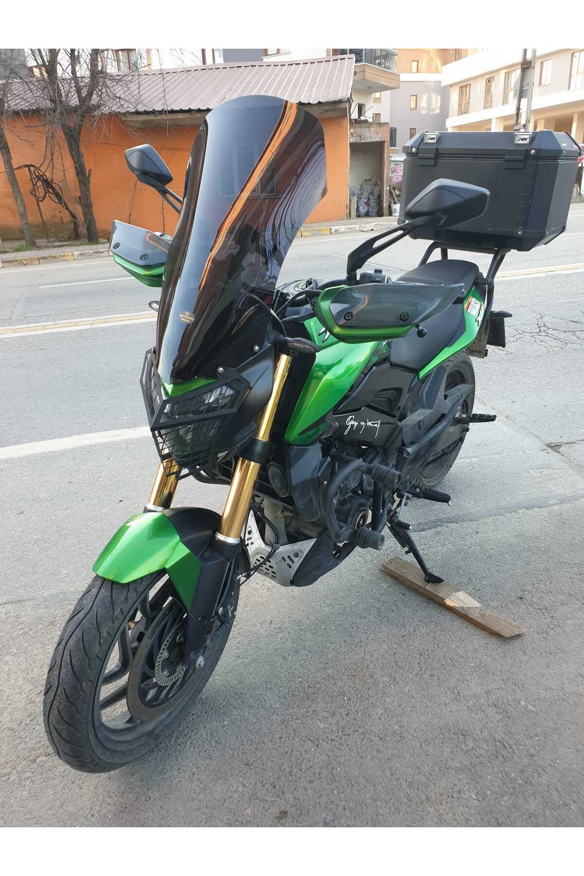 Bajaj Dominar 250 Siperlik Ön Cam 2017-2025 Model 58cm Siyah Renkli 4mm ORTA BOYLU CAM