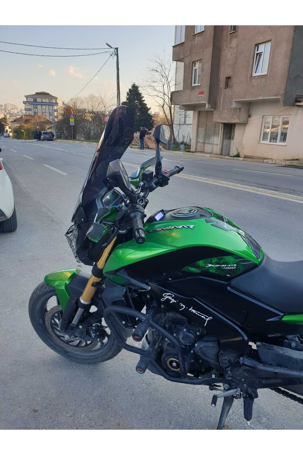 Bajaj Dominar 250 Siperlik Ön Cam 2017-2025 Model 58cm Siyah Renkli 4mm ORTA BOYLU CAM