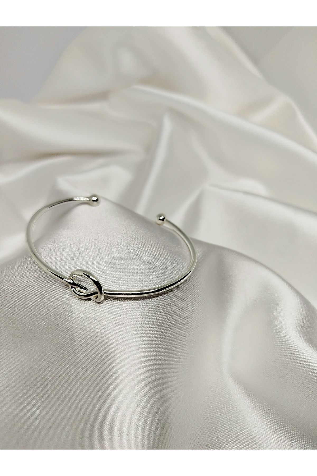 Fashion Jewellery-Knot Detail Handcuff Bracelet 2