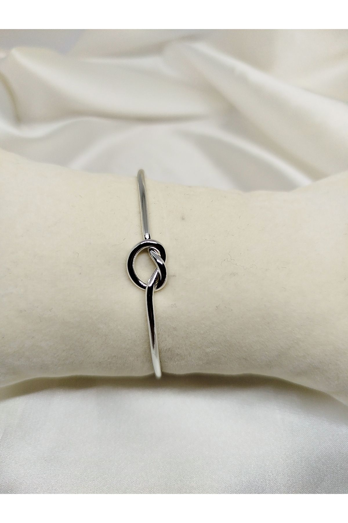 Fashion Jewellery-Knot Detail Handcuff Bracelet 3