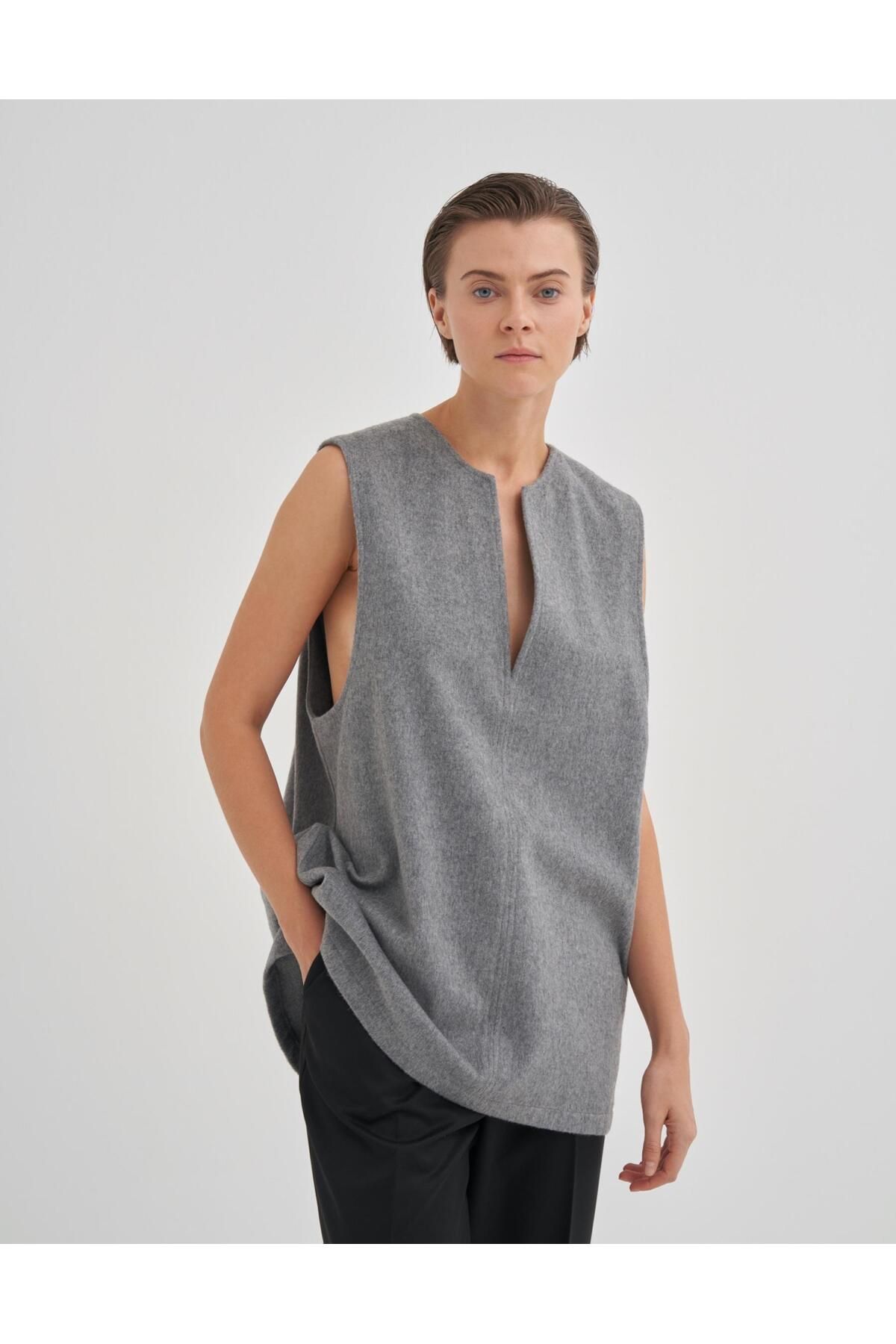 QOOQ STORE-Gray Qooq Oroka Sweater 1