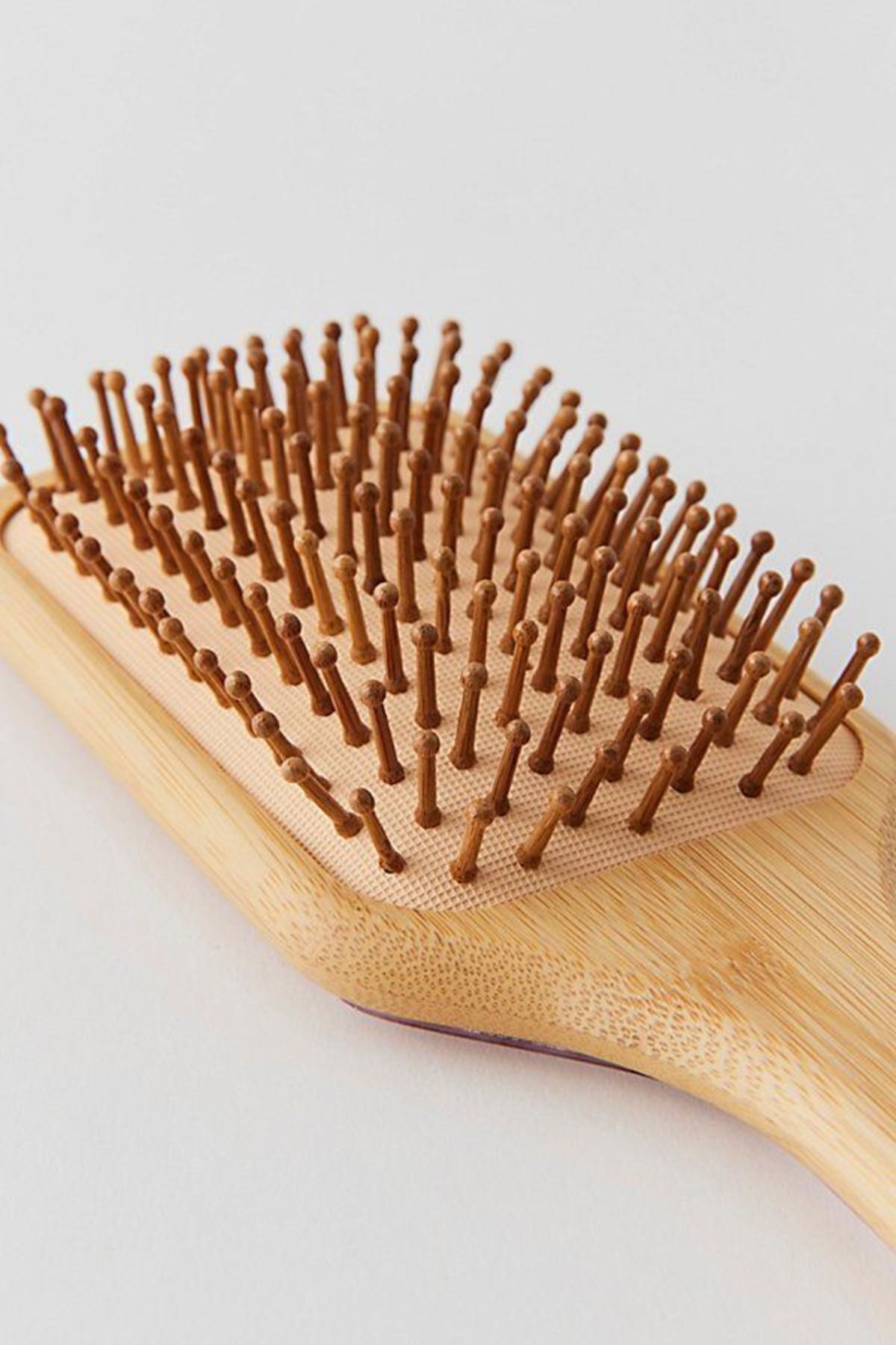 Roberta Lorenz-Cream Colored Wave Patterned Bamboo Toothed Acetate Comb 5