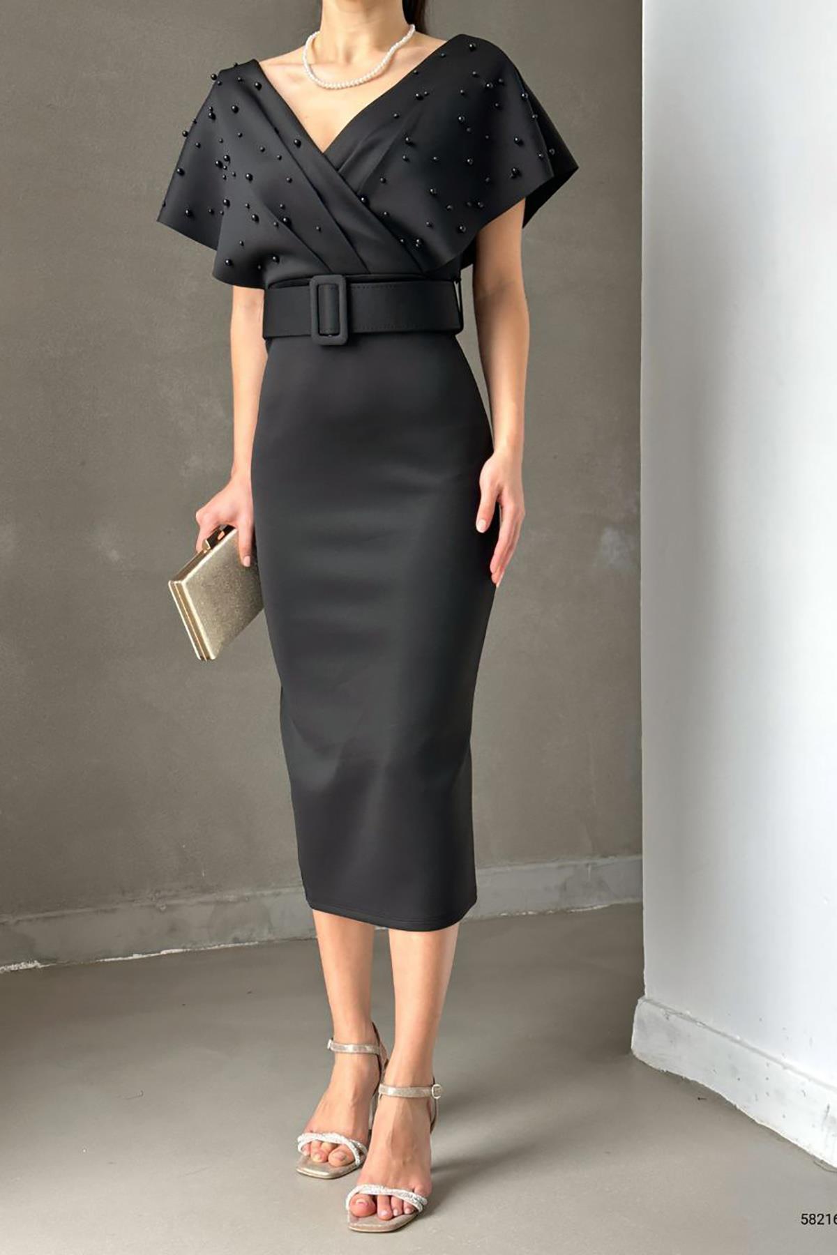 Deafox-Schwarzes, mit Gürtel versehenes Kleid aus Tauchstoff mit Perlendetail 6