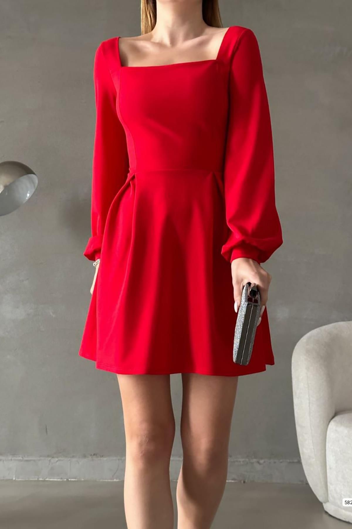 Deafox-Rotes Basic-Kleid mit langen Ärmeln und quadratischem Kragen aus importiertem Kreppstoff 4