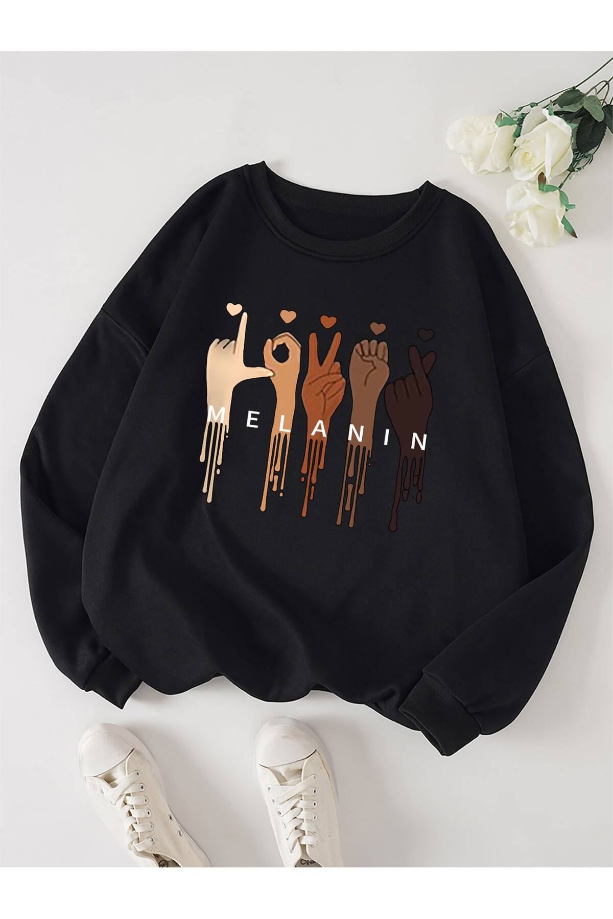 سويت شيرت برقبة دائرية بطبعة علم الميلانين والنسر