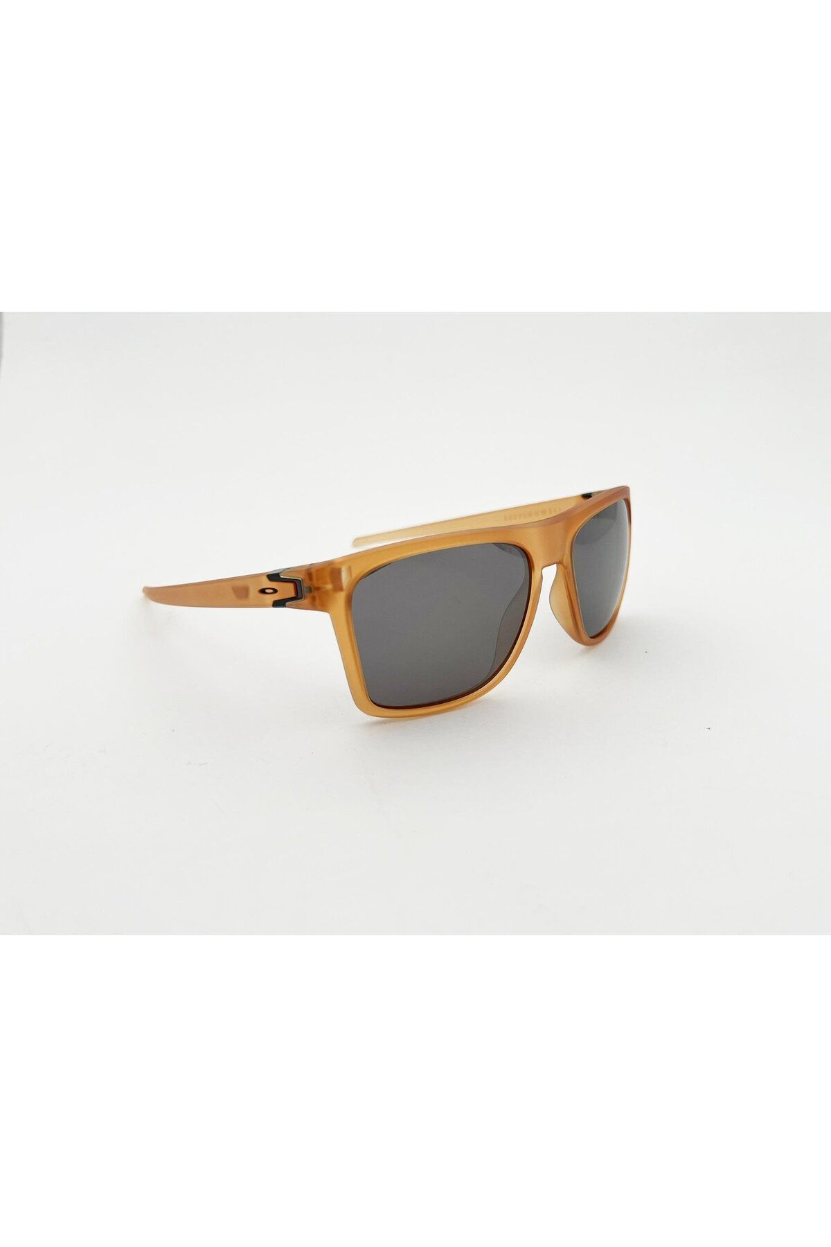 9100 19 57 عینک آفتابی مردانه Oakley