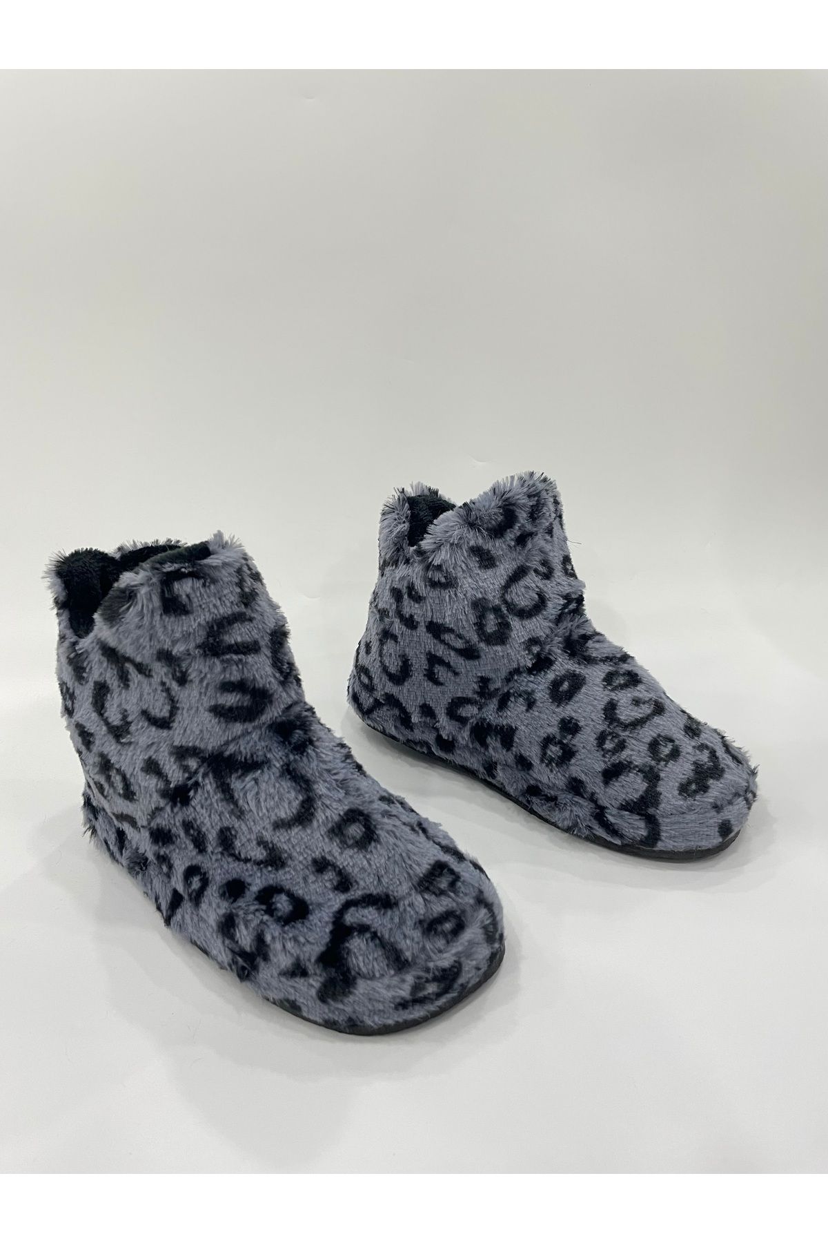 AyakkabıZ-Gray Polka Dot Plush Slippers 1