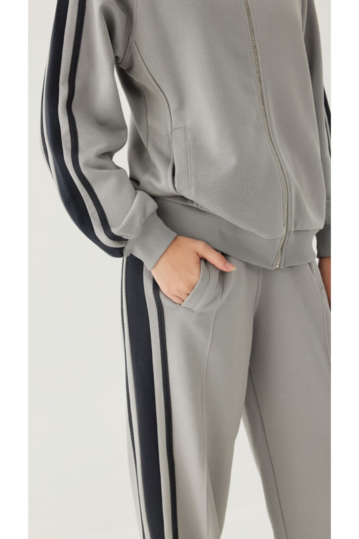 SEVİLEN-Stripe Detailed Zippered Women's Tracksuit Set 8