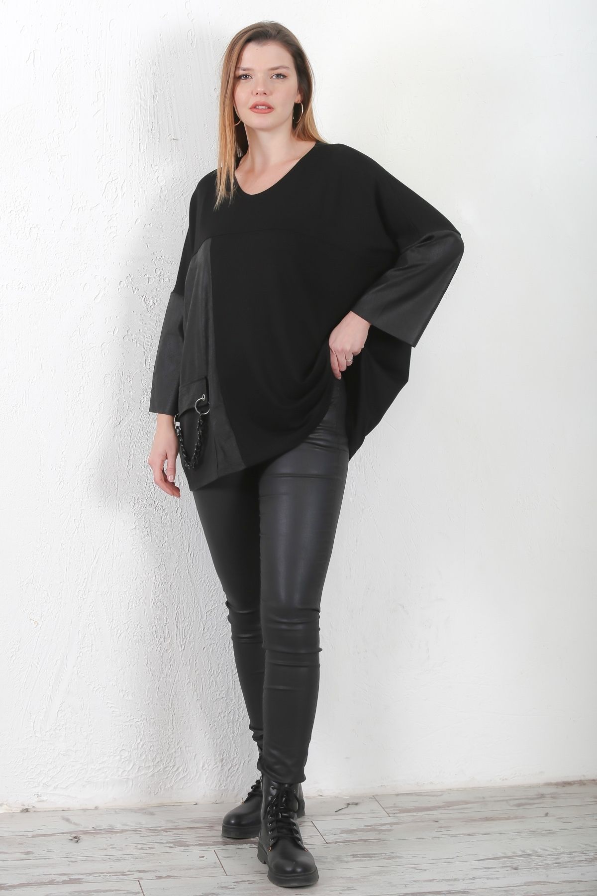 Chiccy-Black V-Neck Long Sleeve Pocket Leather Garnished Chain Casual Oversize Knitted Blouse 4