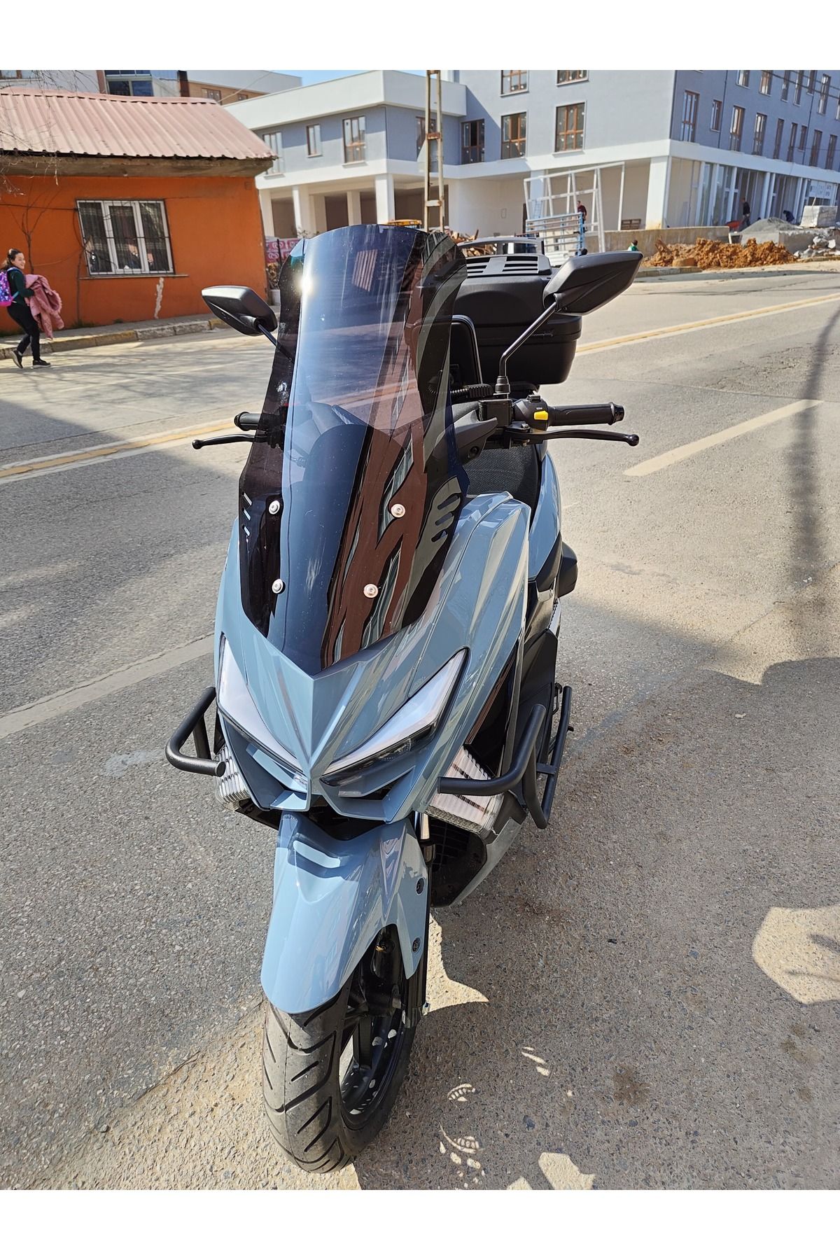 Küba Chia 125 Siperlik Ön Cam 2023-2025 Model 55cm Siyah Renkli 4mm KISA SPOR CAM