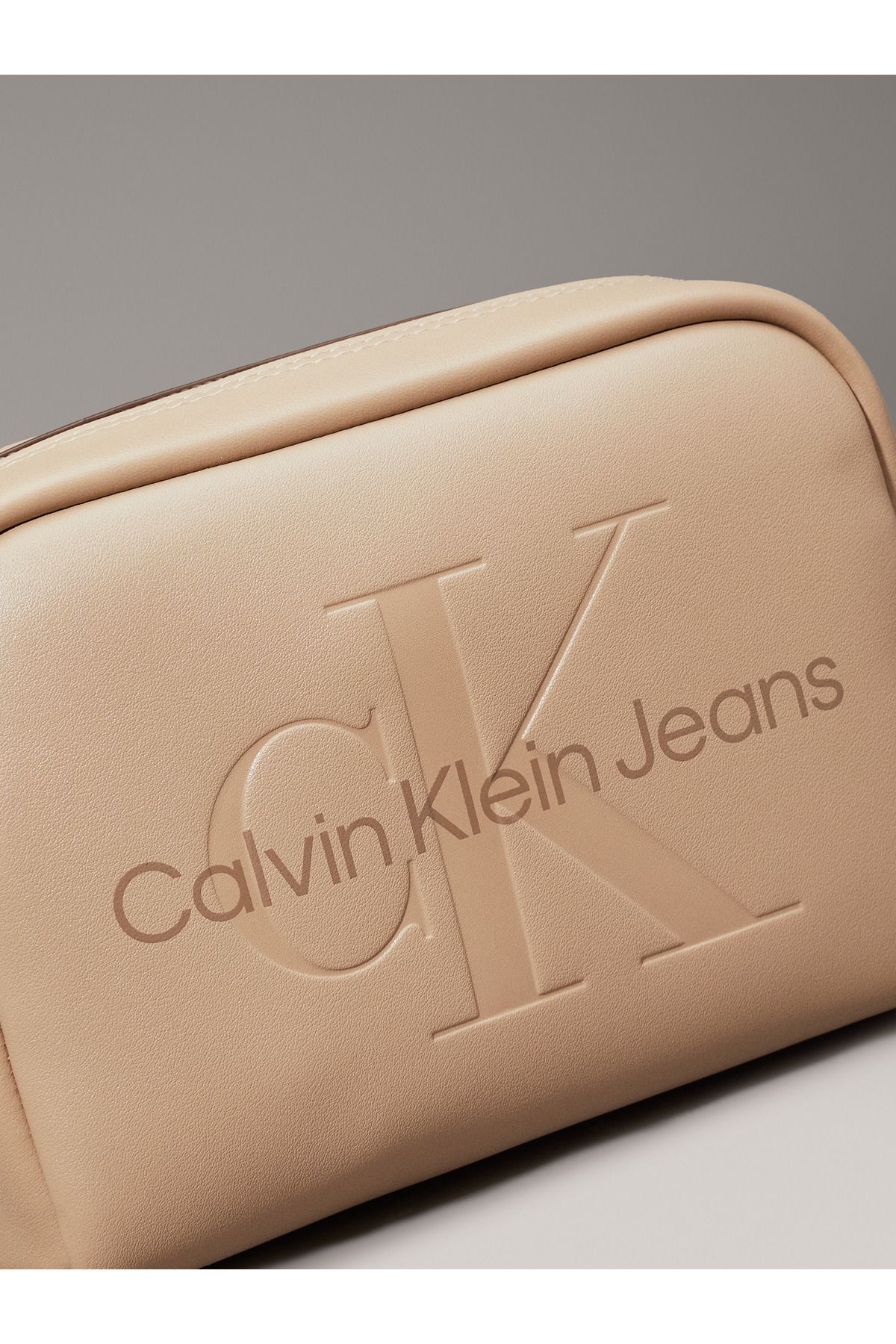 Calvin Klein-Sculpted Camera Bag18 Mono Shoulder Bag 3