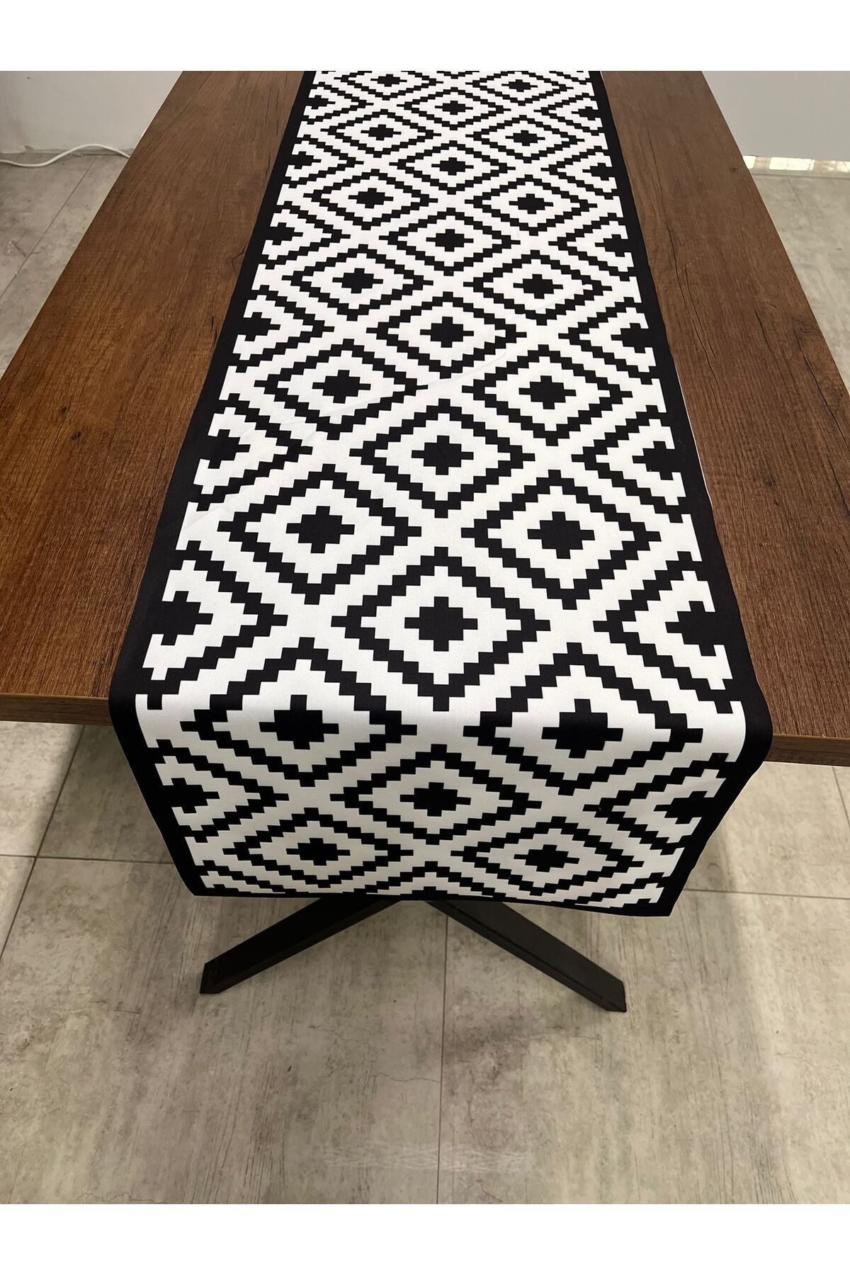 Tarzını Seç-Black and White Patterned Runner Cover 1