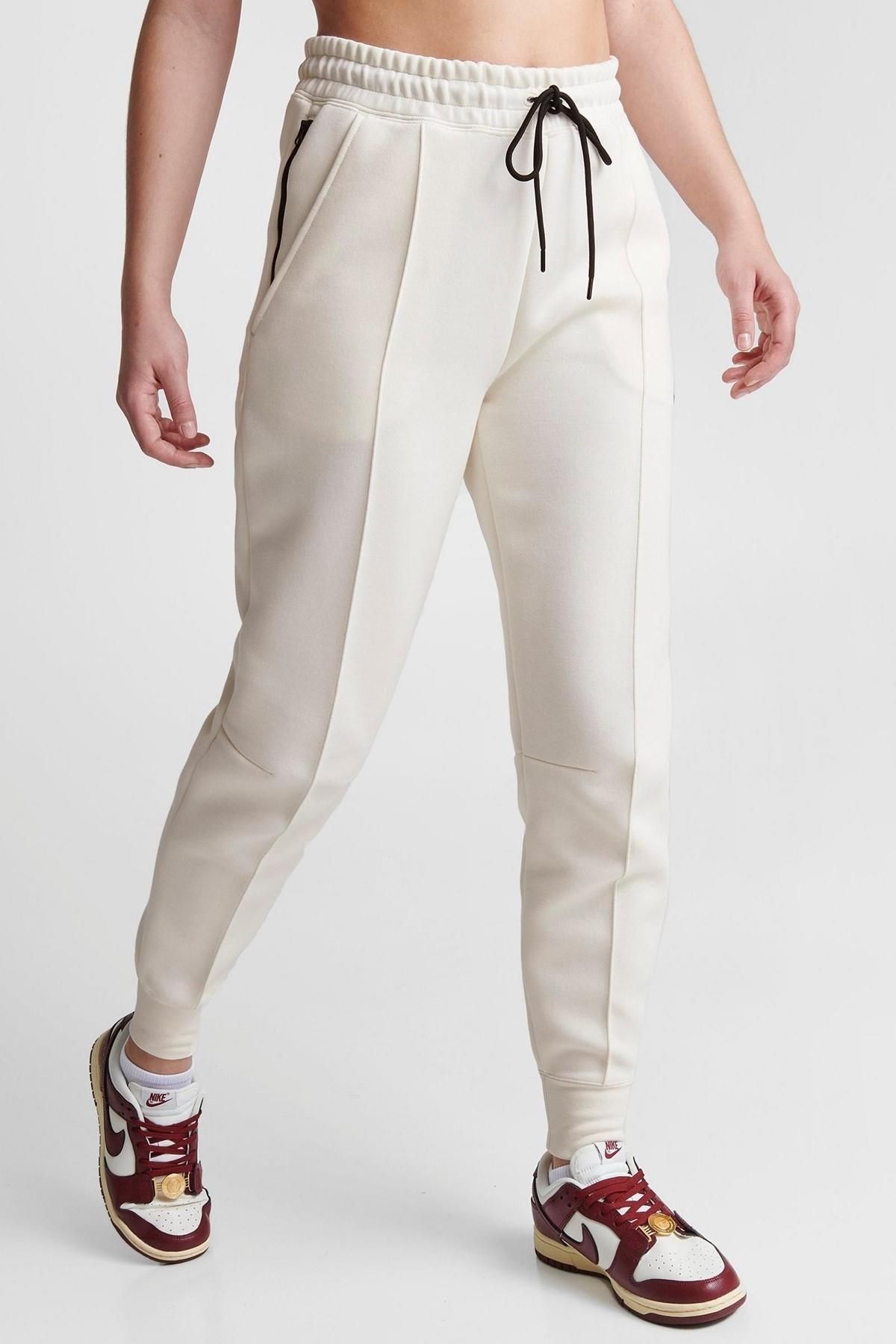 Sportswear Tech Fleece Standart Fit Mid Rise Jogger Cream Color Kadın Eşofman Altı Krem Rengi